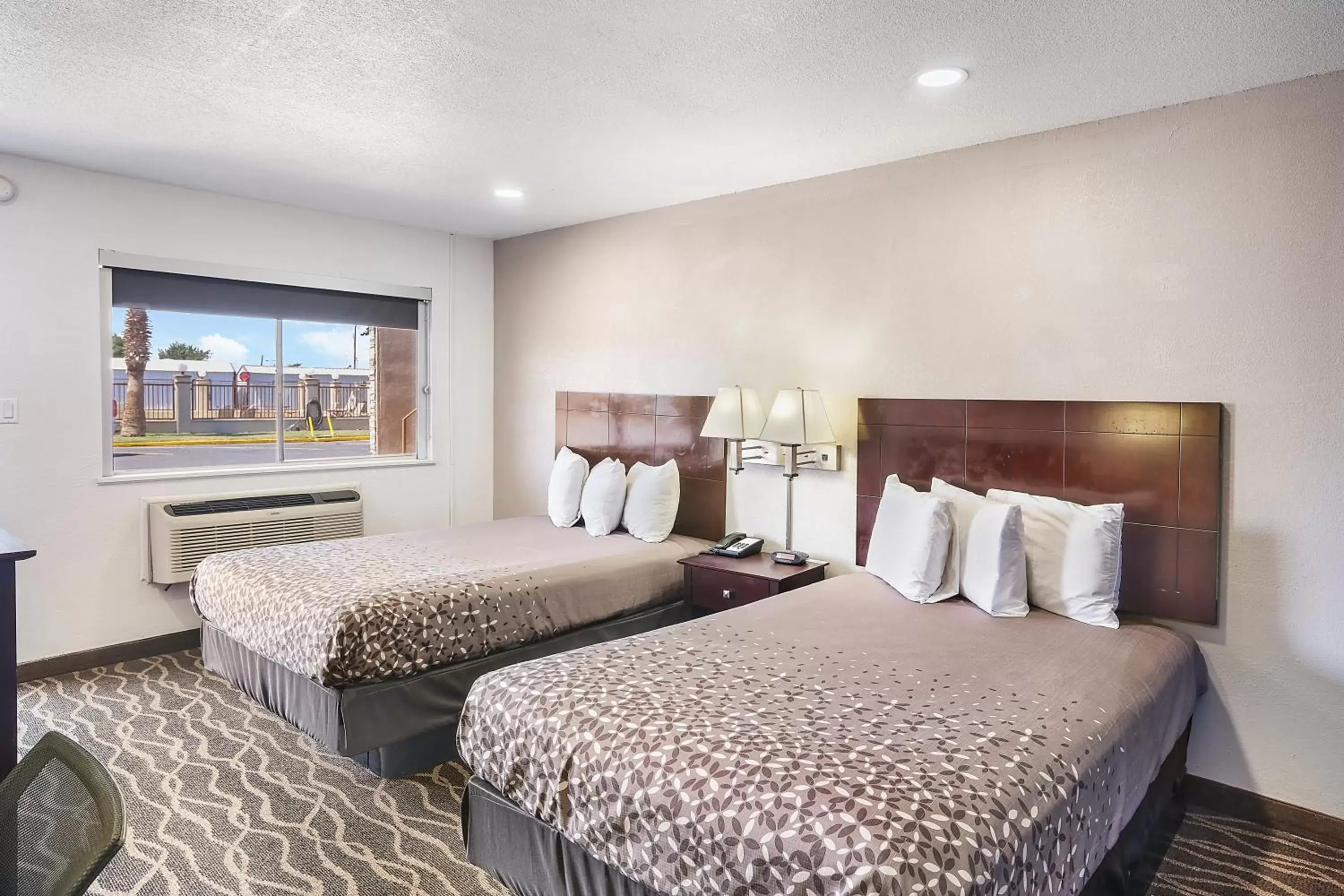 Bedroom, Bed in Carlsbad Inn , New Mexico