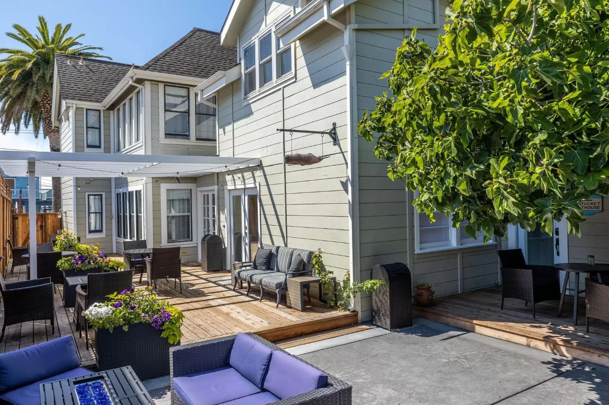 Property building in Nantucket Whale Inn, Half Moon Bay Property building in Nantucket Whale Inn, Half Moon Bay