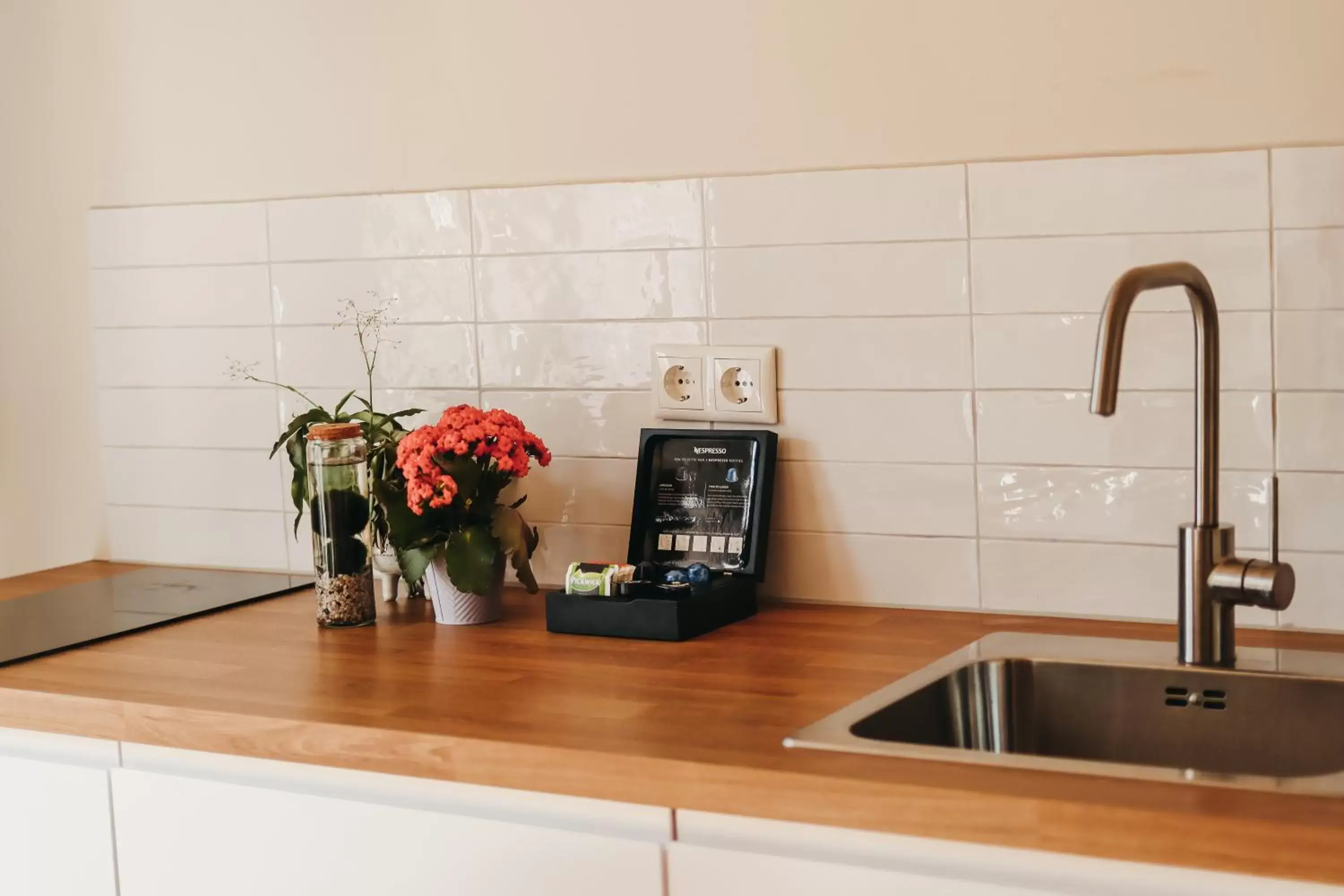 Kitchen/Kitchenette in HOLT Hotel