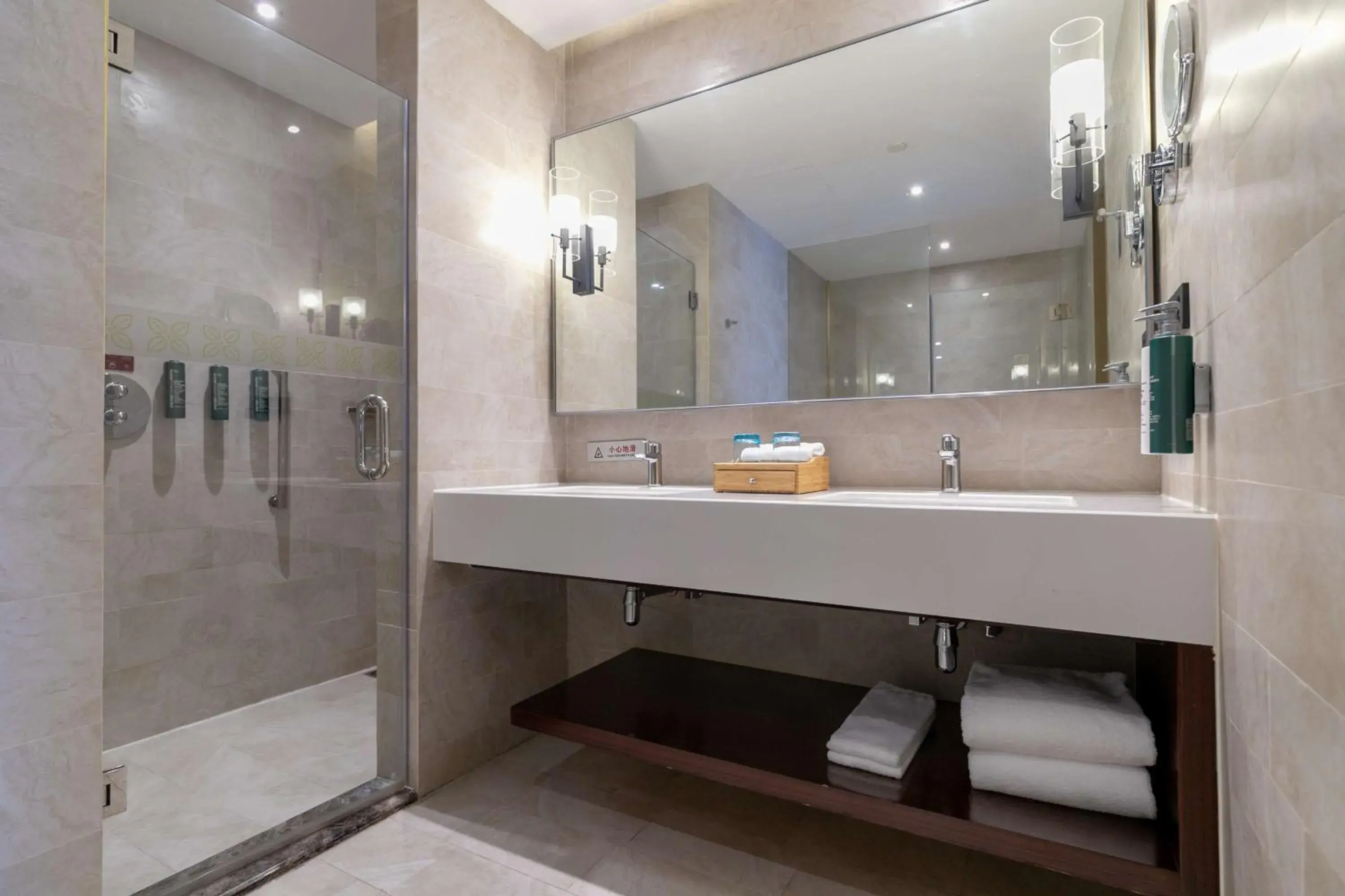 Bathroom in Hilton Garden Inn Foshan