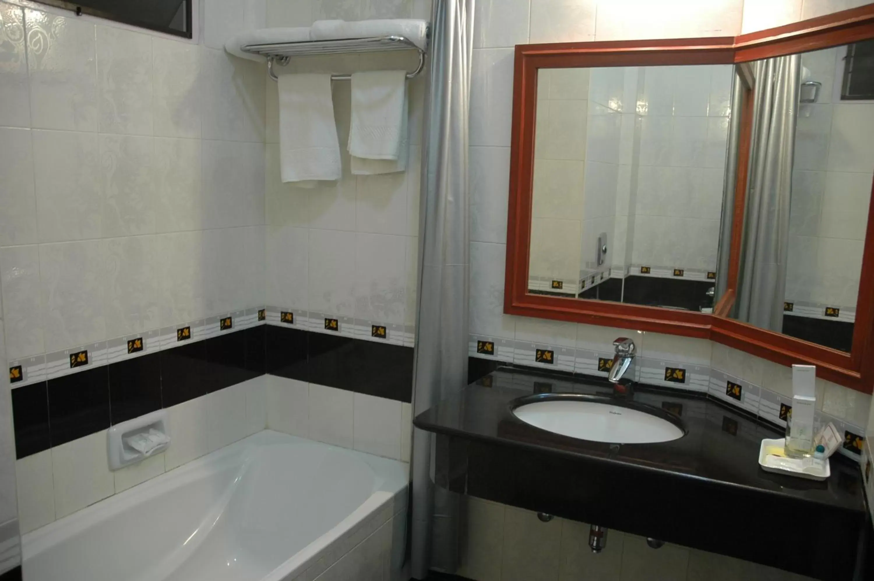 Bathroom in Hotel Gnanam