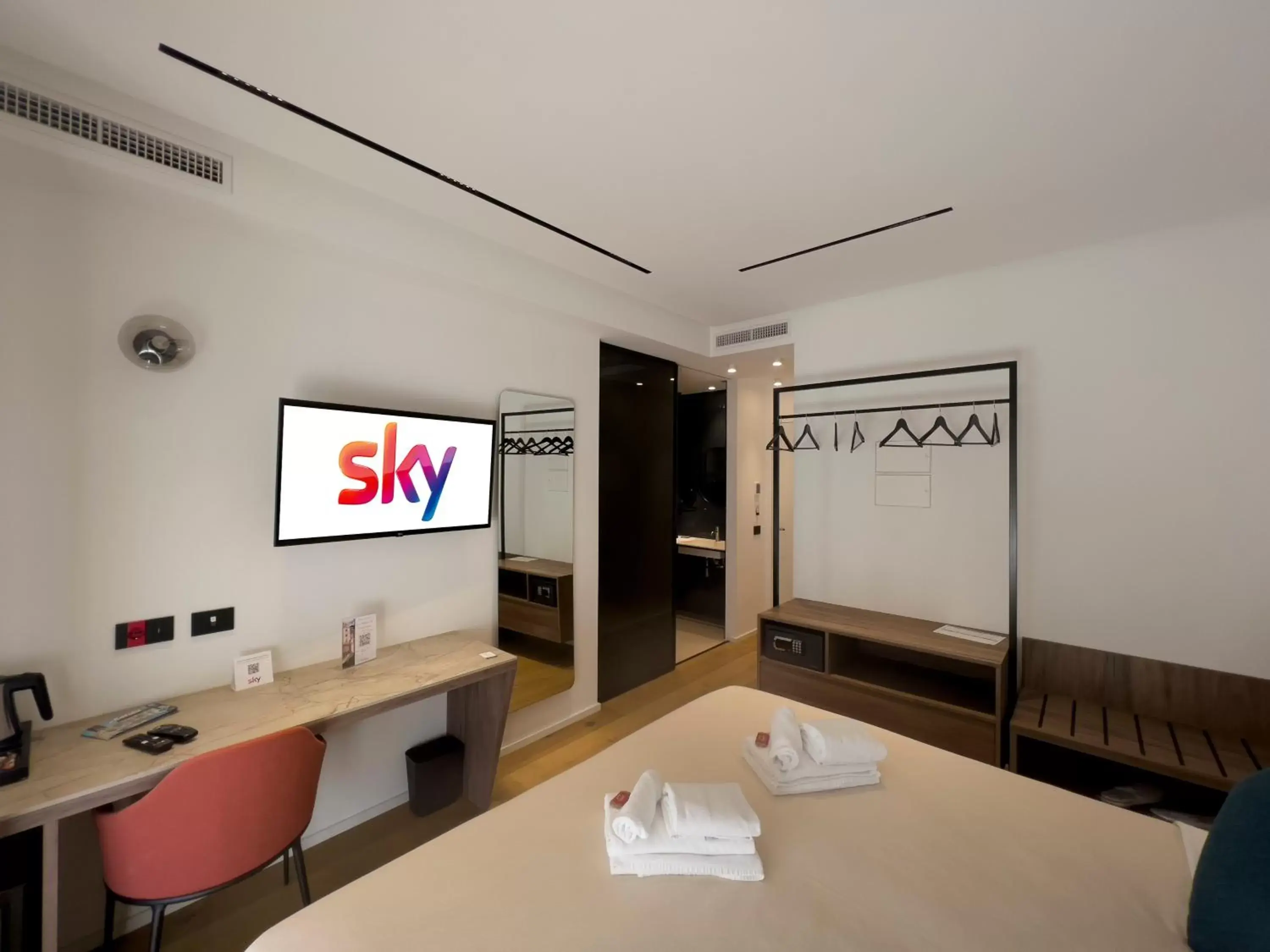 TV and multimedia, TV/Entertainment Center in B&B Le Suites di Costanza