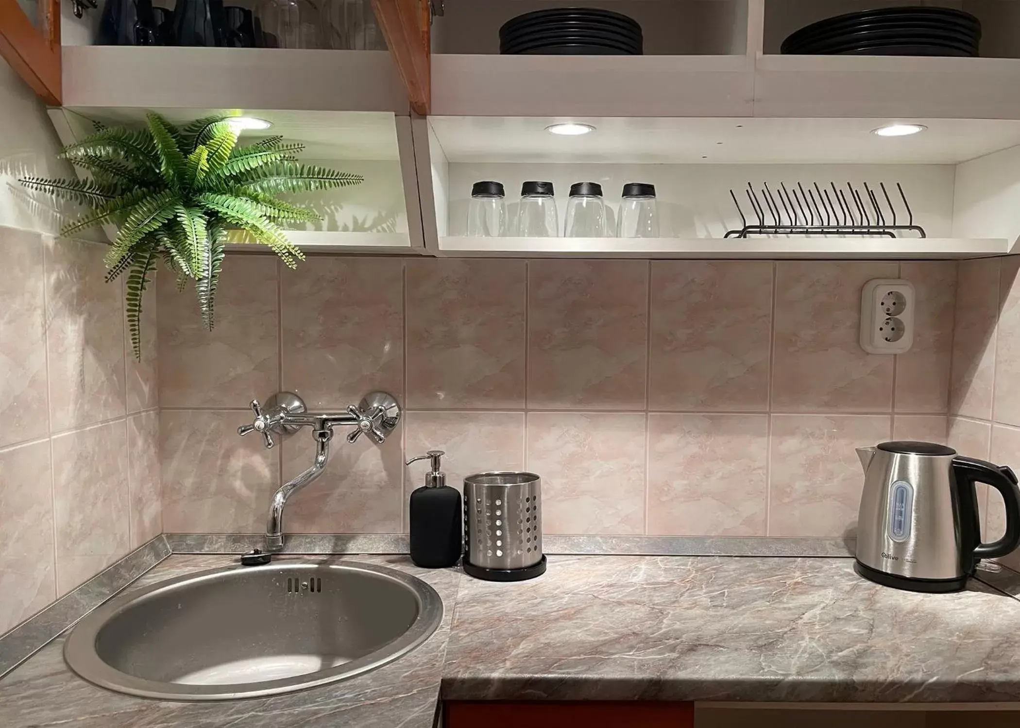 Kitchen or kitchenette, Bathroom in Smart Hotel Budapest