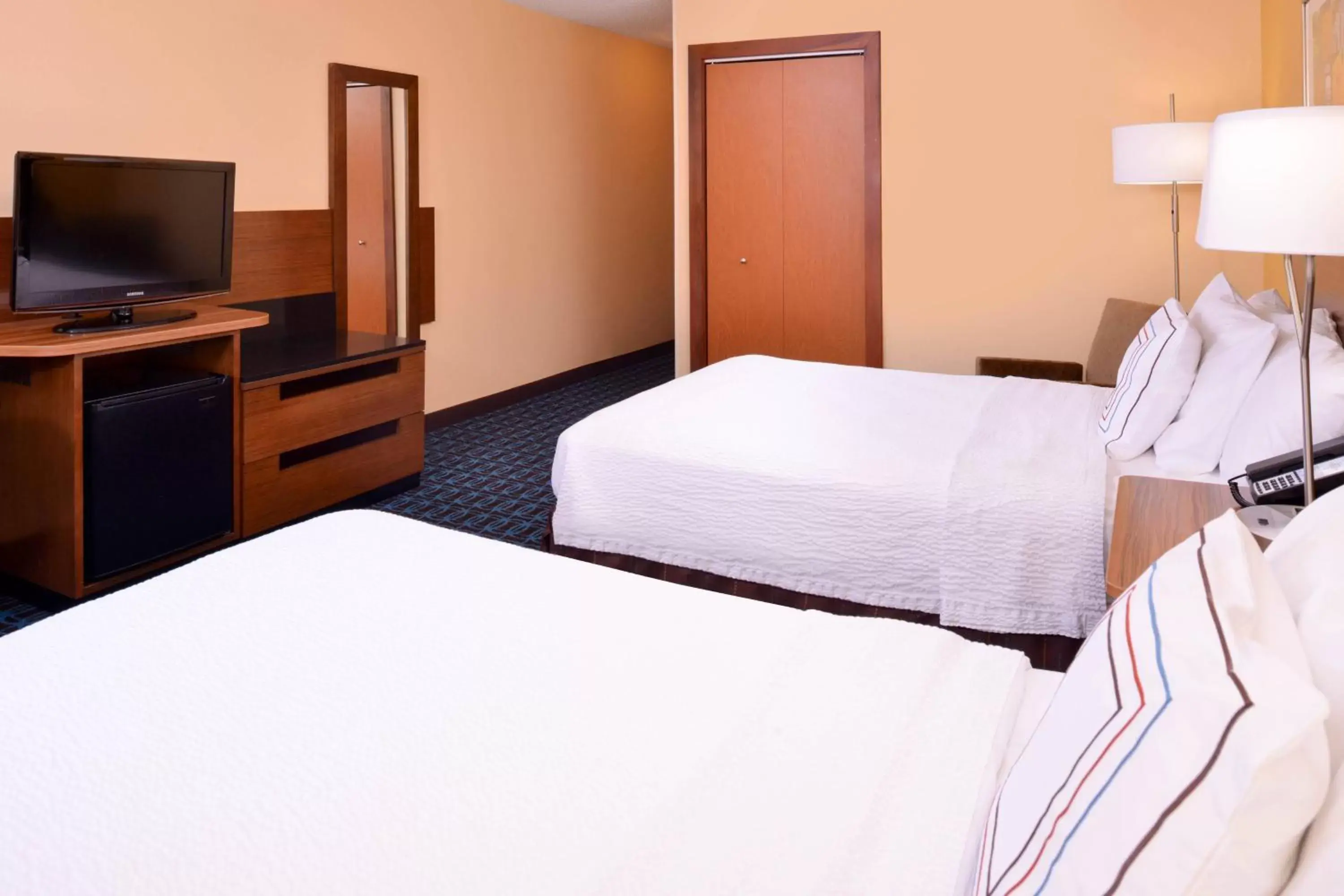 Photo of the whole room, Bed in Fairfield Inn & Suites by Marriott Anderson Clemson