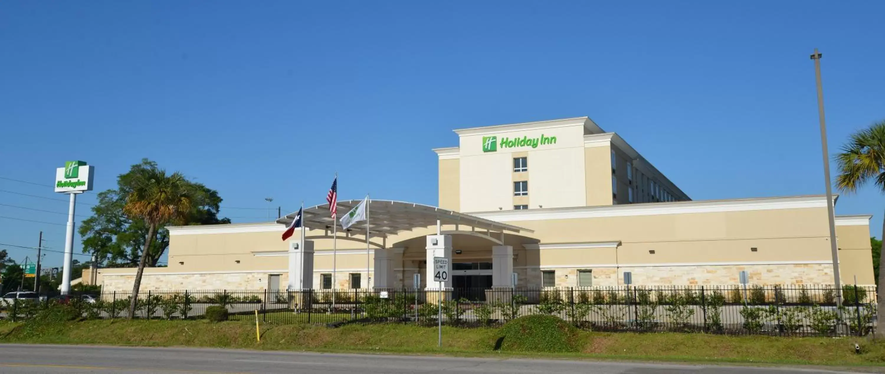 Property Building in Holiday Inn - Beaumont East-Medical Ctr Area, an IHG Hotel