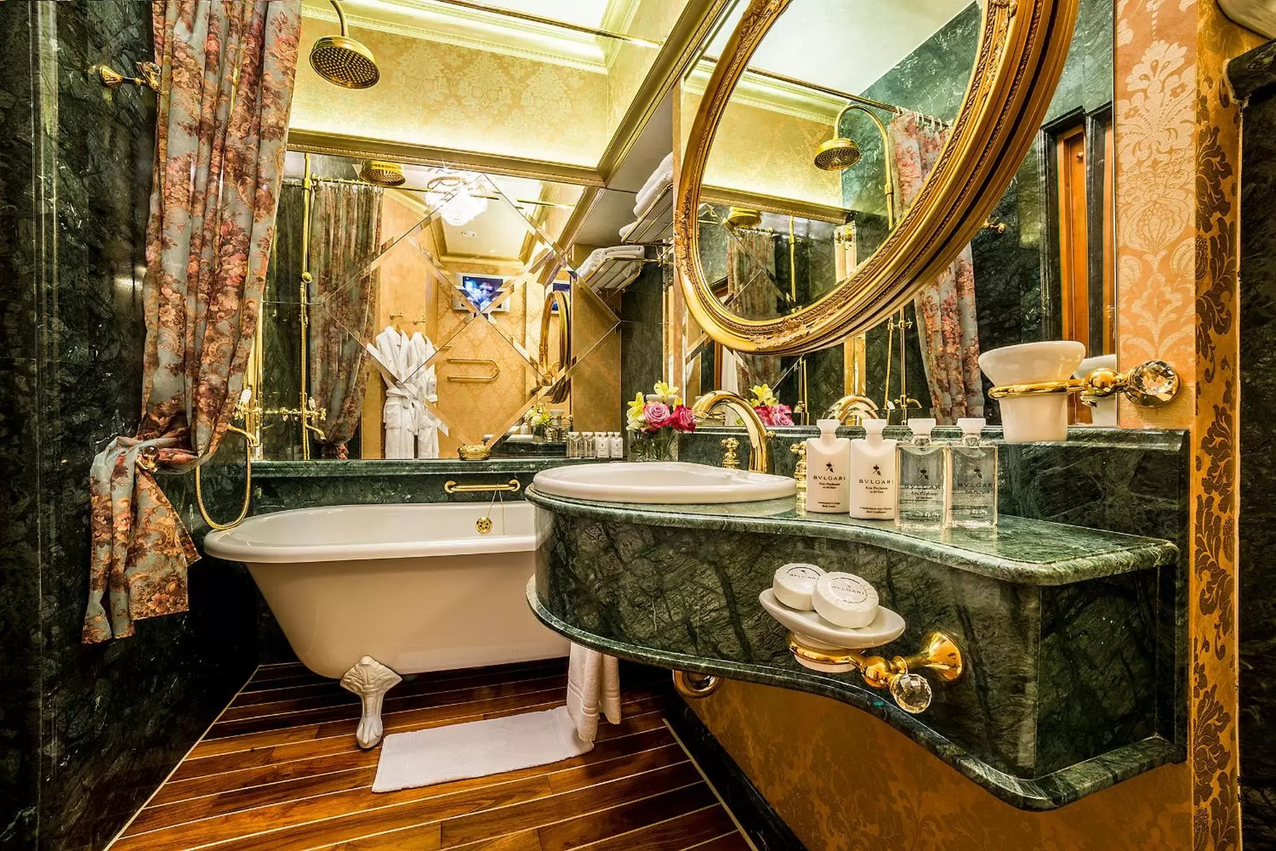 Bathroom in Imperial Hotel & Restaurant