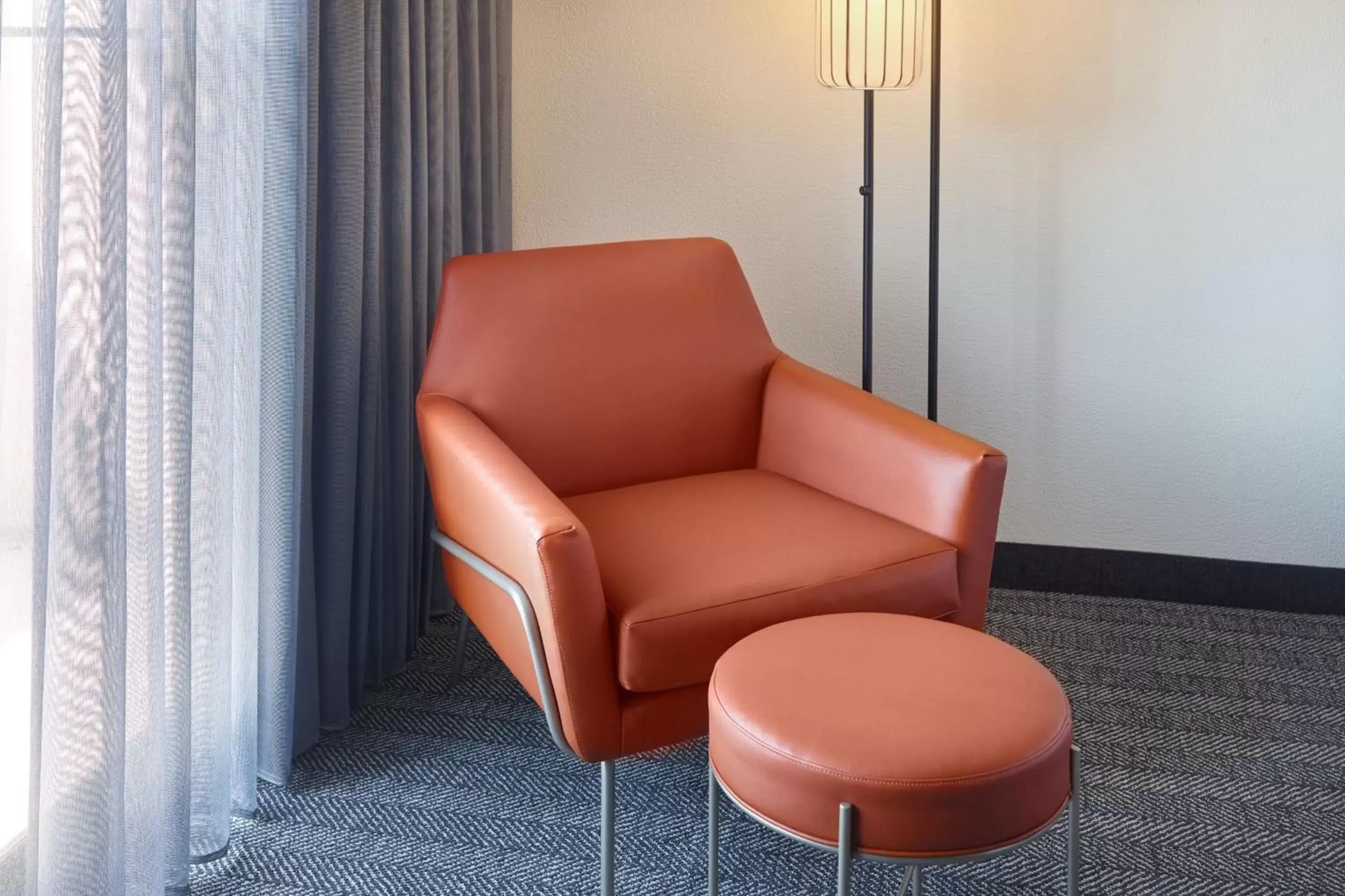 Photo of the whole room, Seating Area in Courtyard by Marriott Atlanta Executive Park/Emory