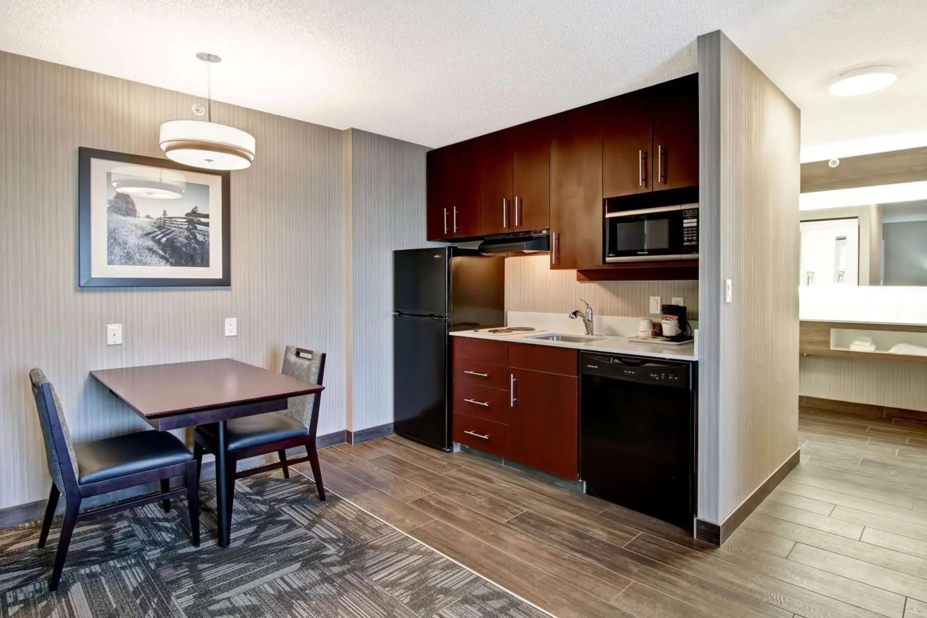 Kitchen or kitchenette, Kitchen/Kitchenette in Hampton Inn & Suites by Hilton Calgary-Airport