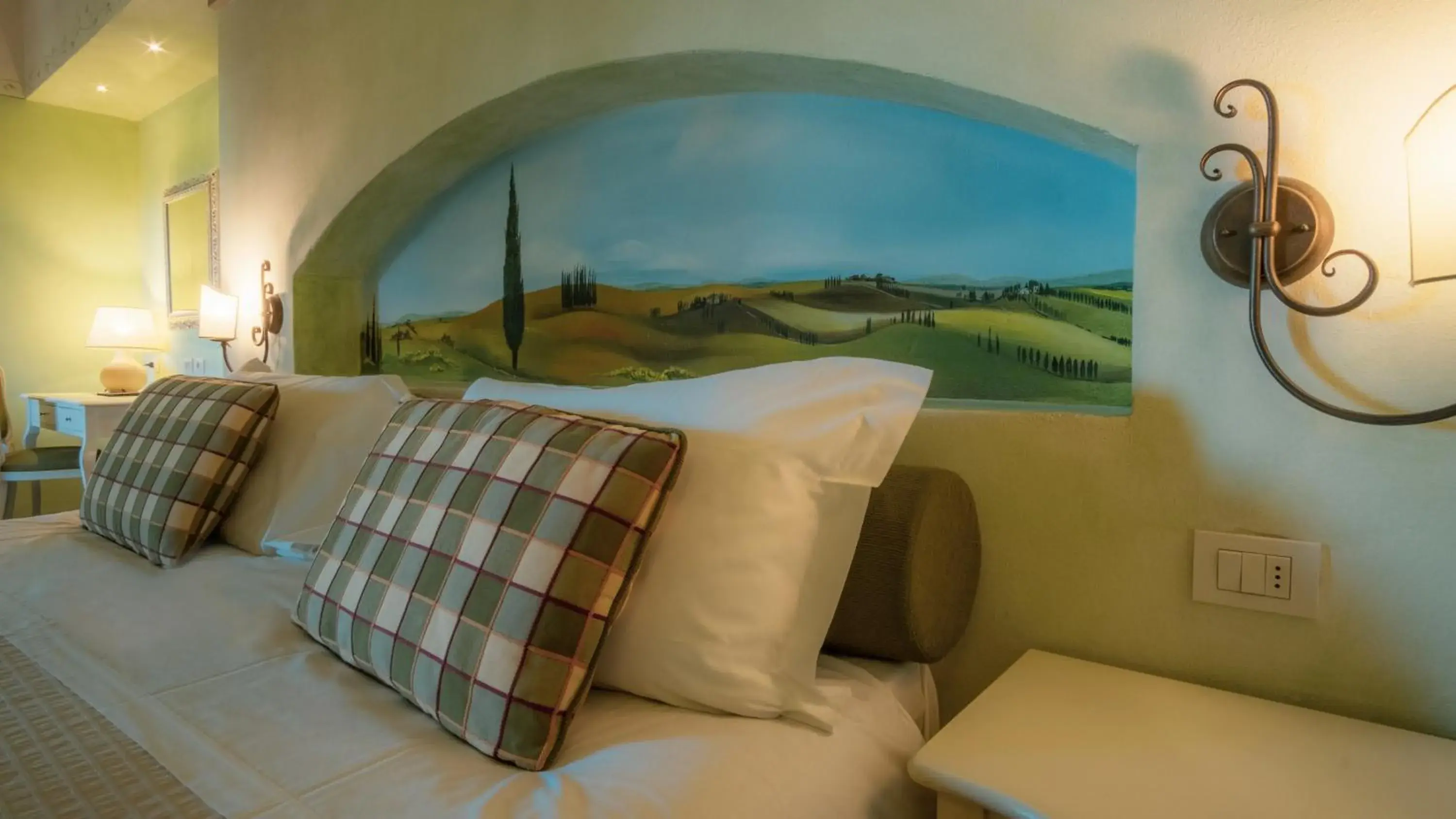 Decorative detail, Bed in Hotel Borgo Di Cortefreda