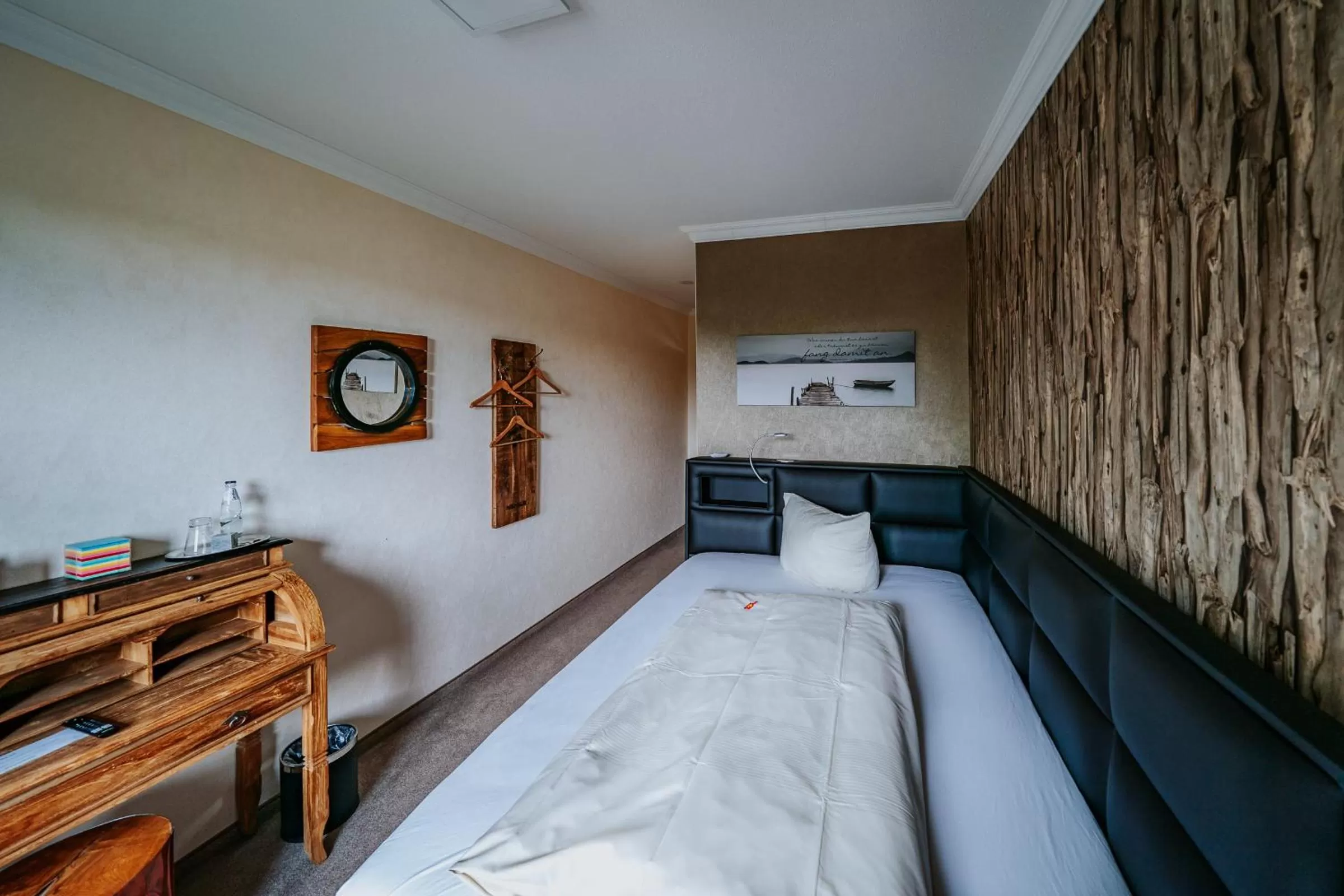 Photo of the whole room, Bed in RobrookS Hotel Garni