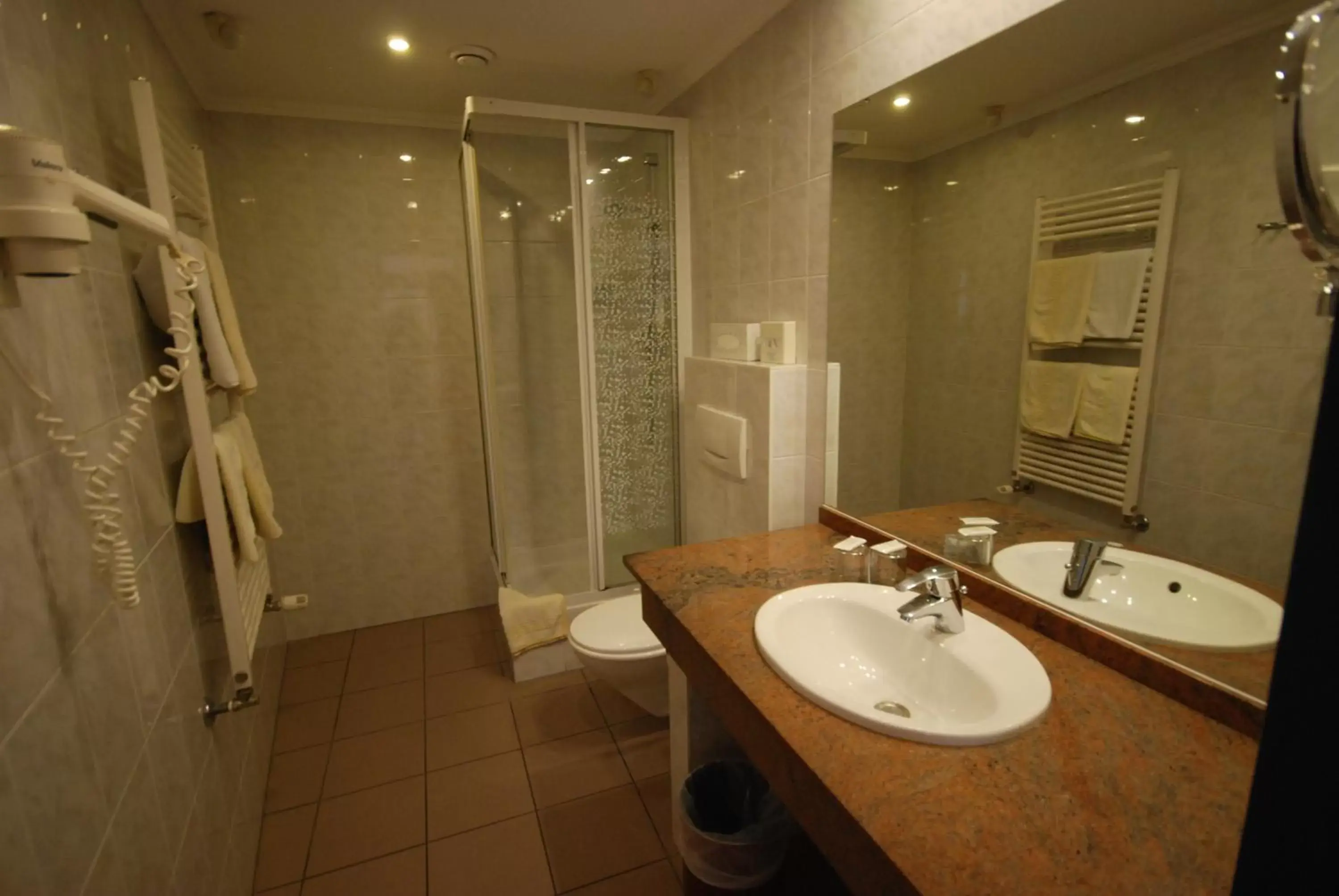 Bathroom in Continental Hotel-Pension