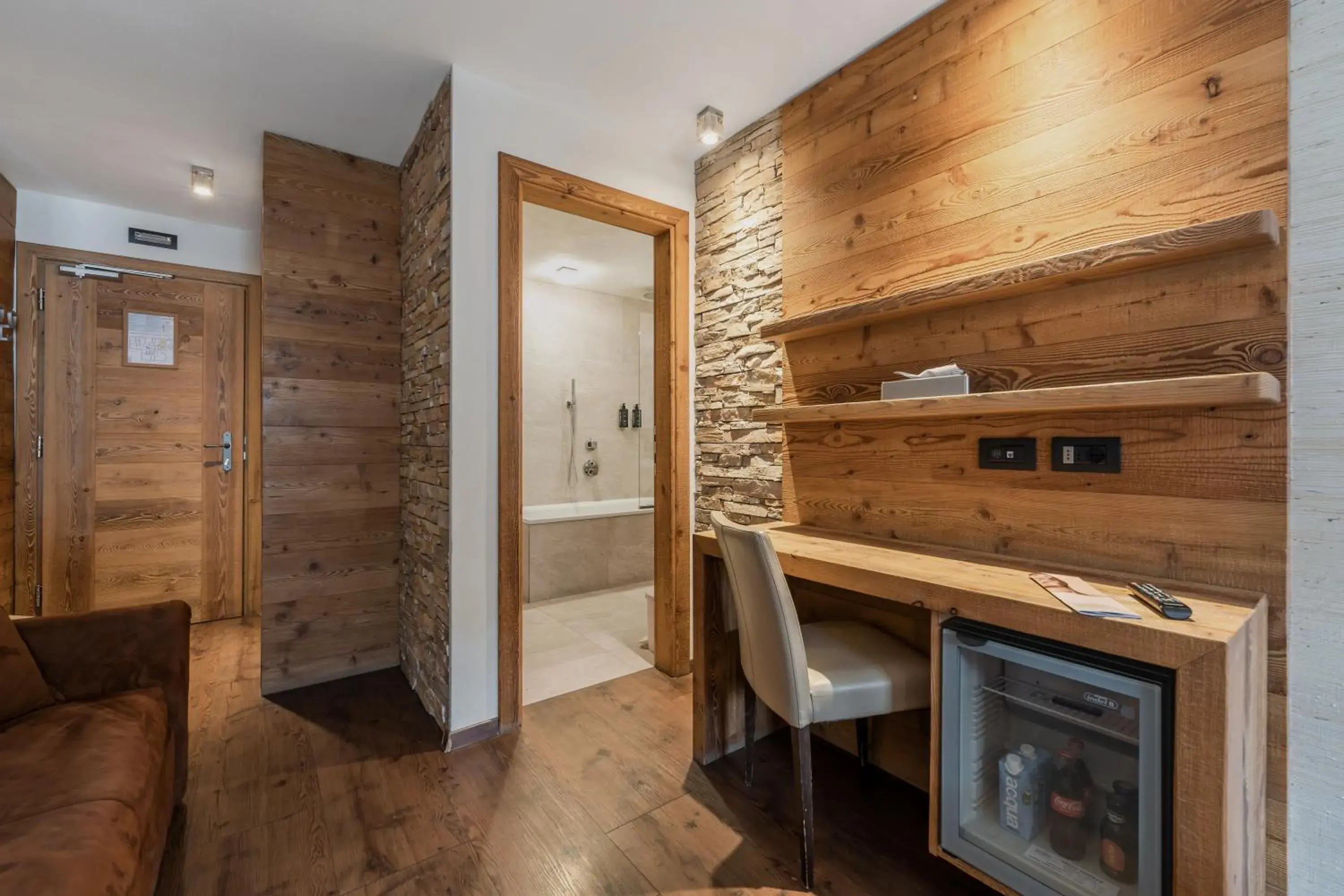 Bathroom, Kitchen/Kitchenette in Hotel Bivio