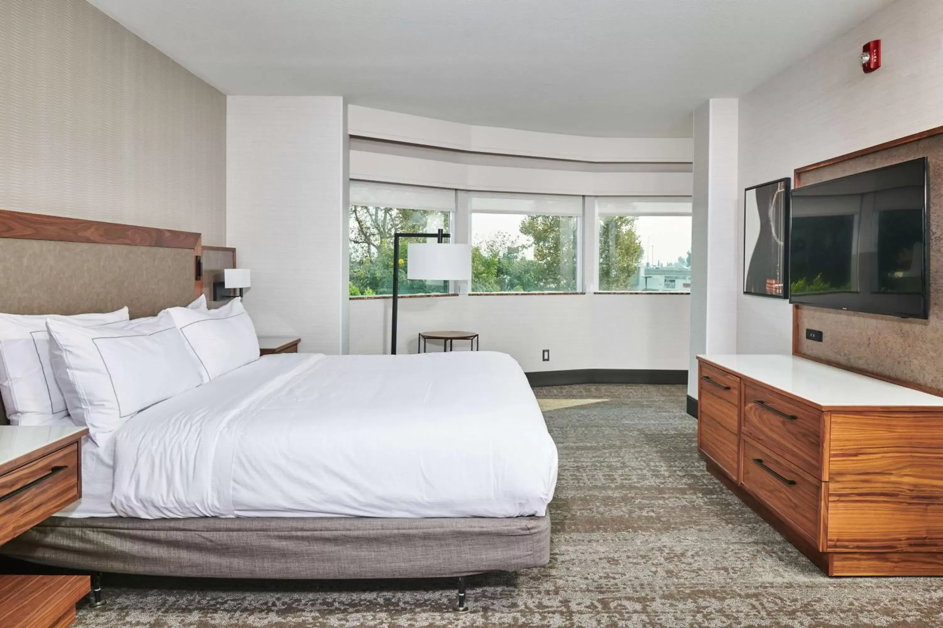 Bed in Doubletree By Hilton Fullerton