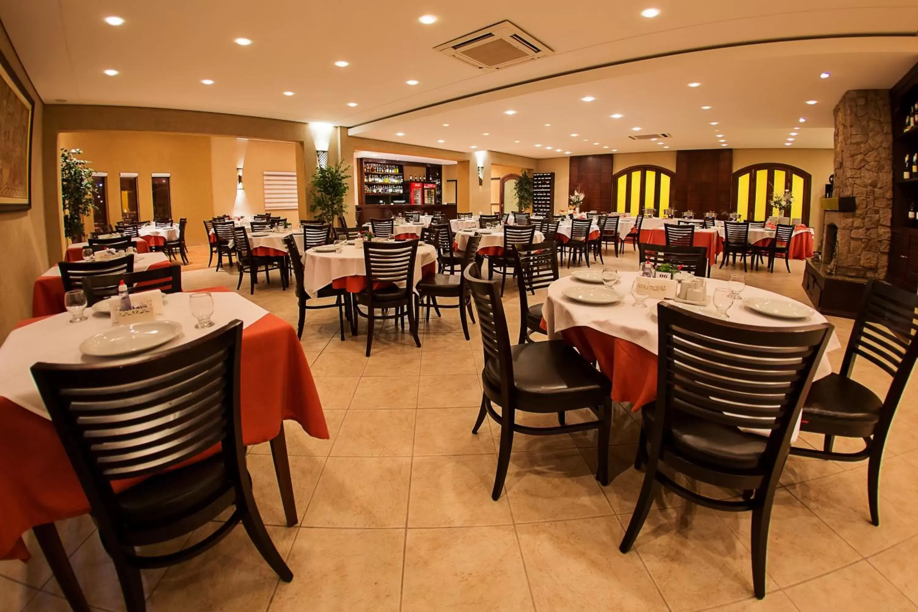 Restaurant/places to eat in Hotel Campo Largo Comfort Restaurant/places to eat in Hotel Campo Largo Comfort