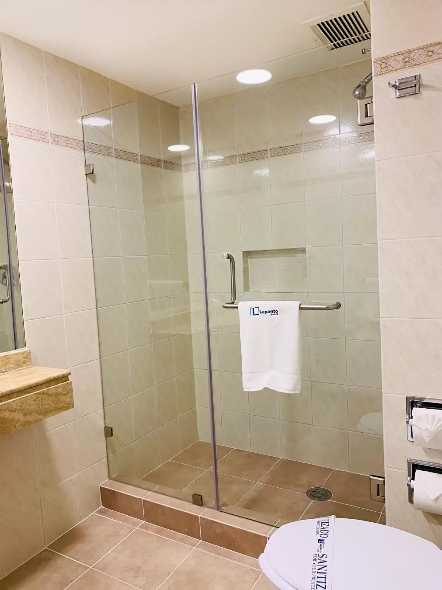 Shower, Bathroom in Hotel Lepanto Reforma