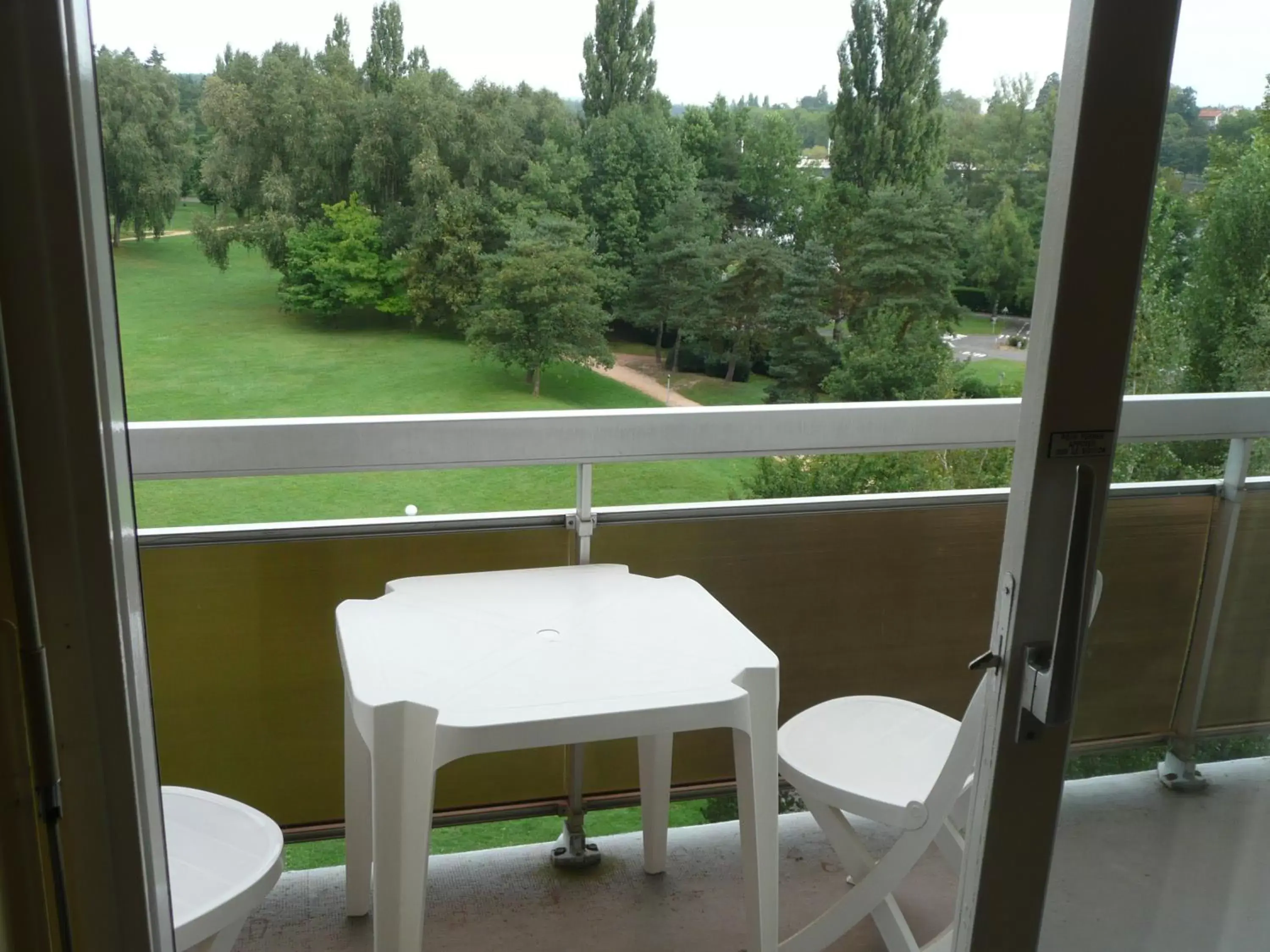 Balcony/Terrace in Brit Hotel Le Parc Vichy