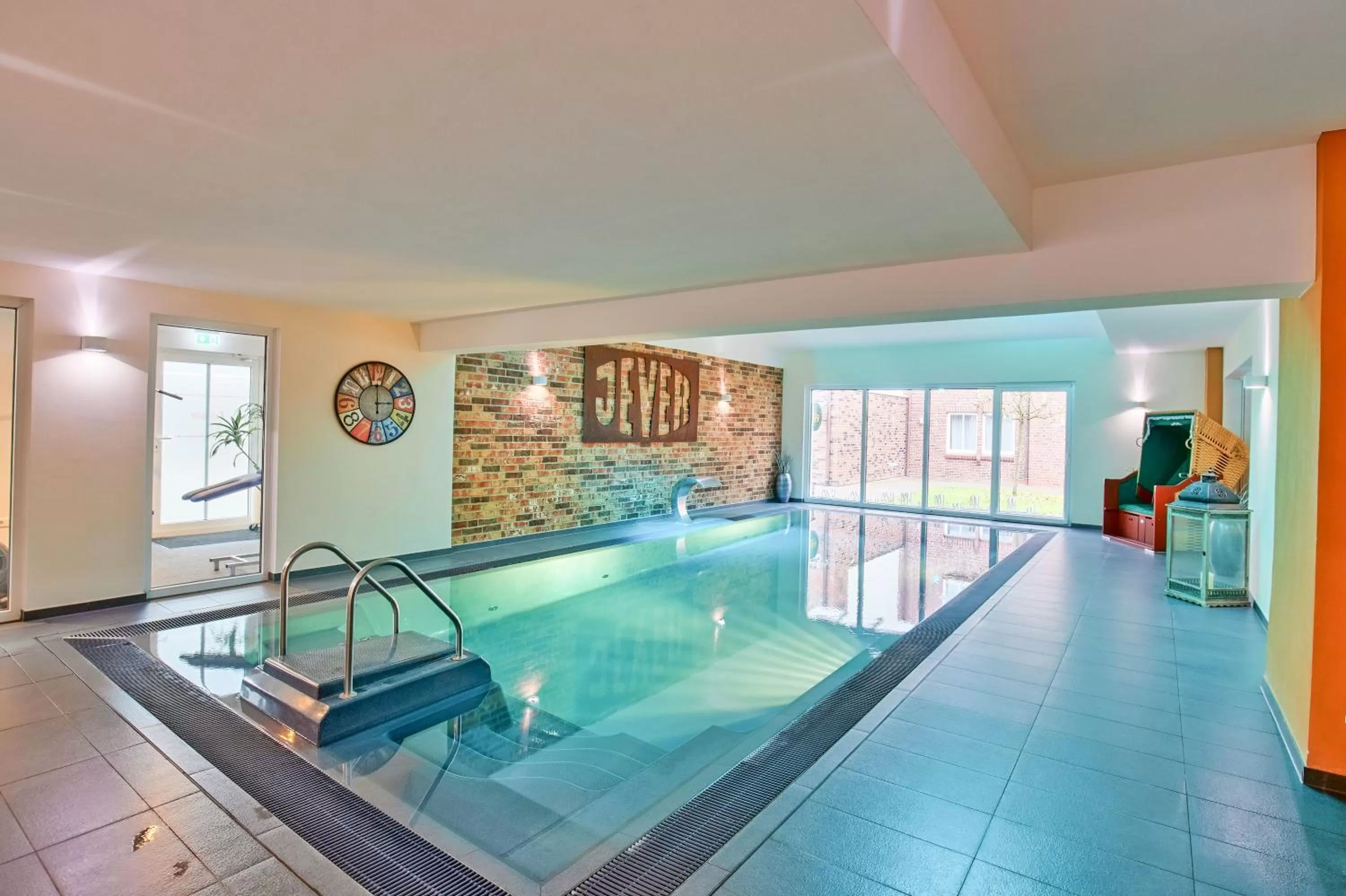 Swimming pool in Hotel Im Schützenhof, Jever