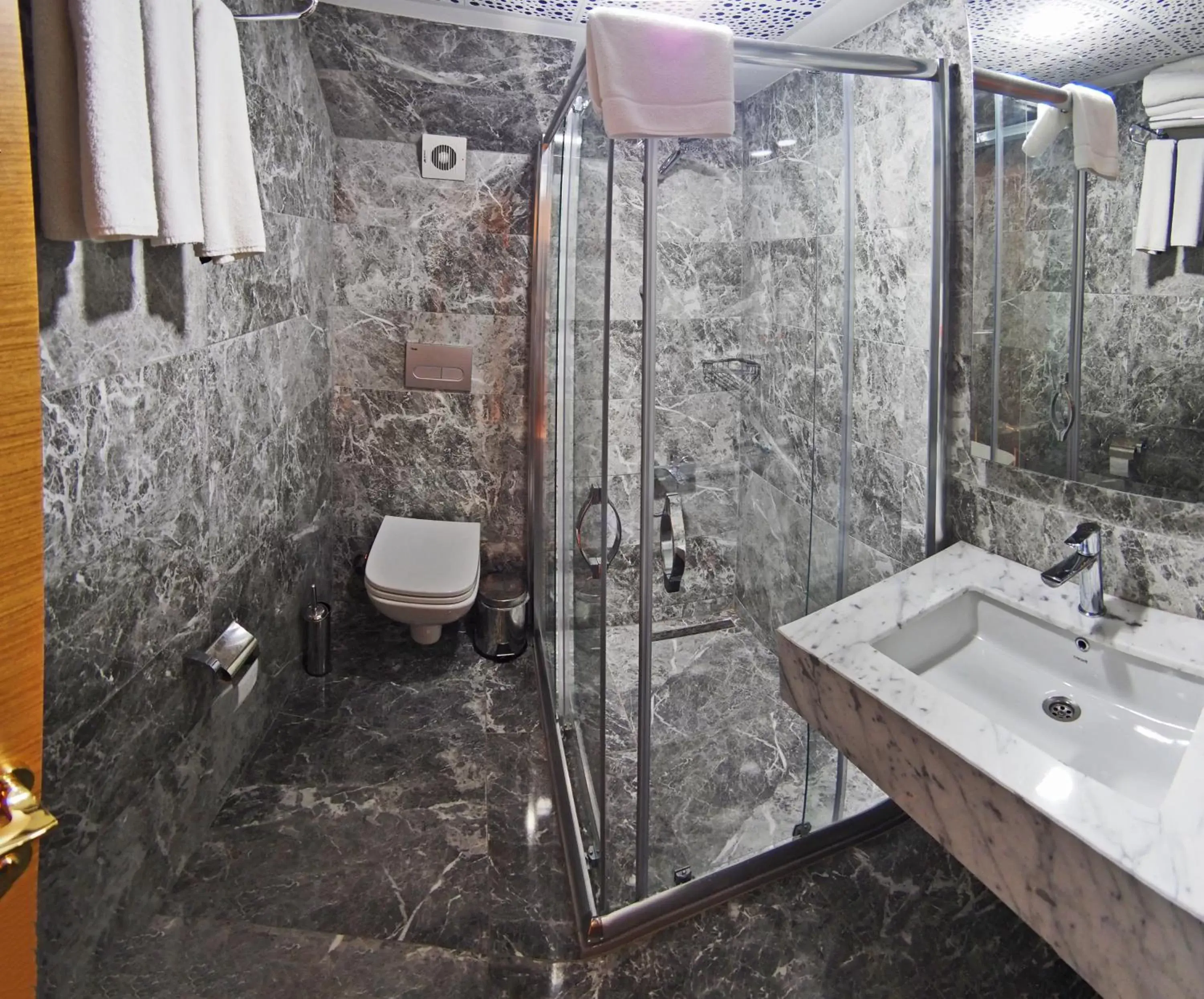 Bathroom in Grand Emir Hotel Old City