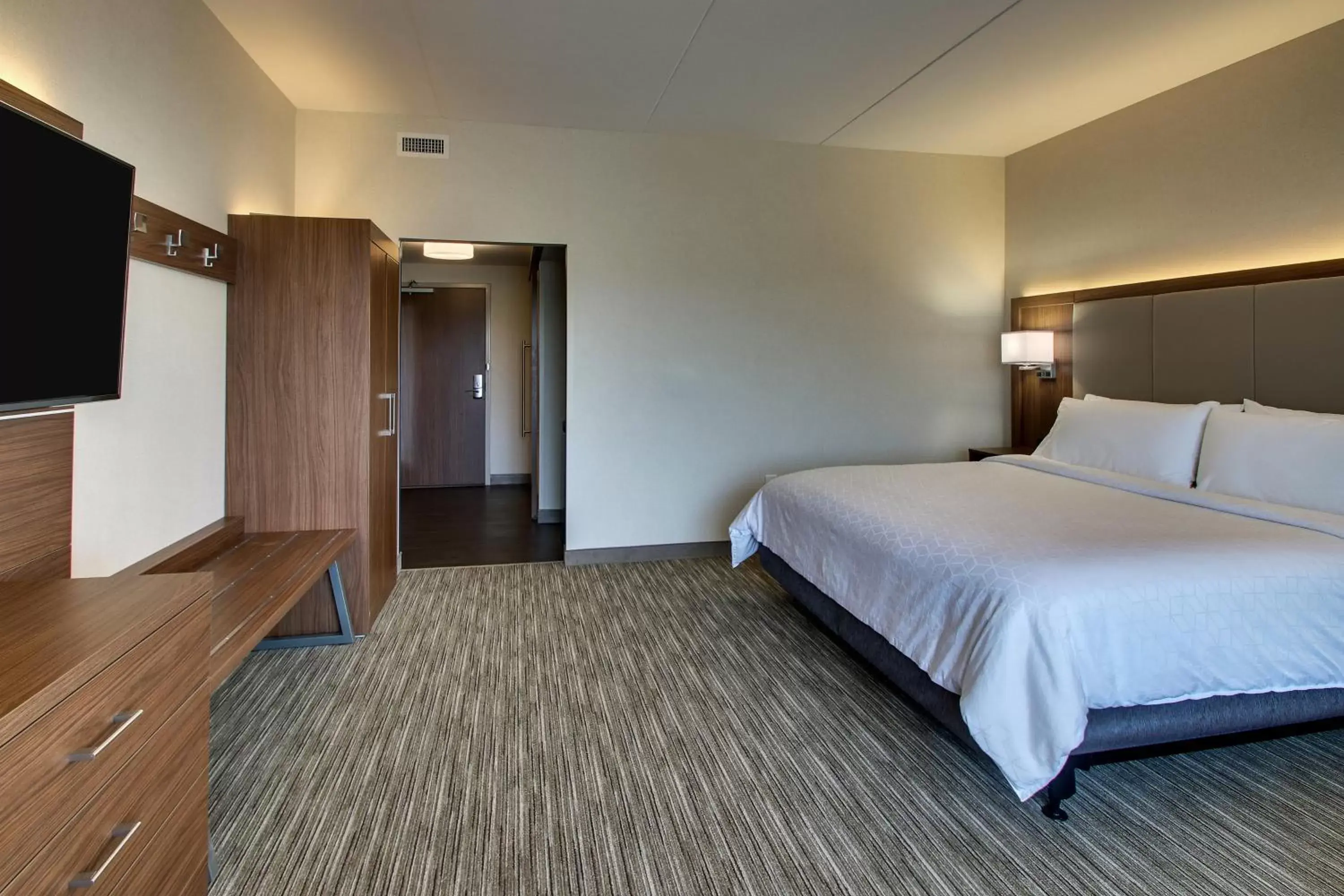 Room Photo in Holiday Inn Express & Suites Findlay North, an IHG Hotel