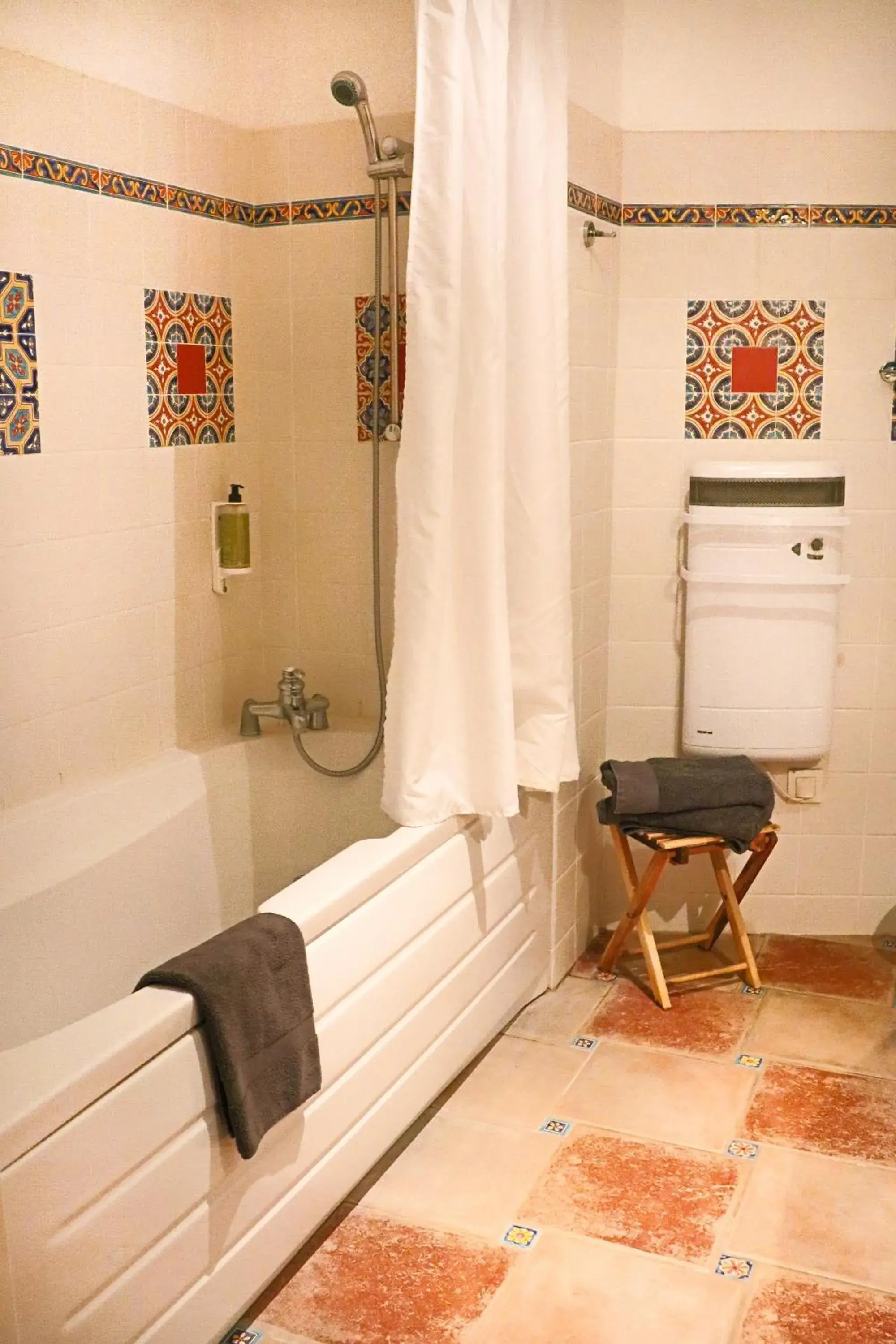 Bathroom, Bed in A La Villa Boucicaut