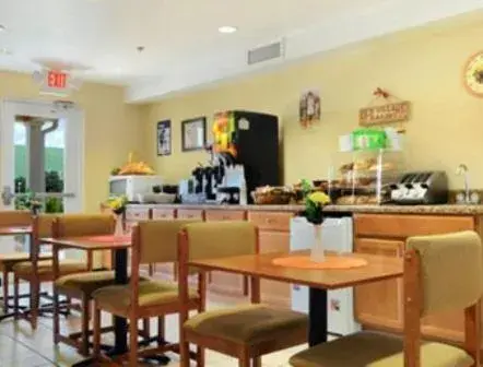 Restaurant/Places to Eat in Microtel Inn & Suites Huntsville