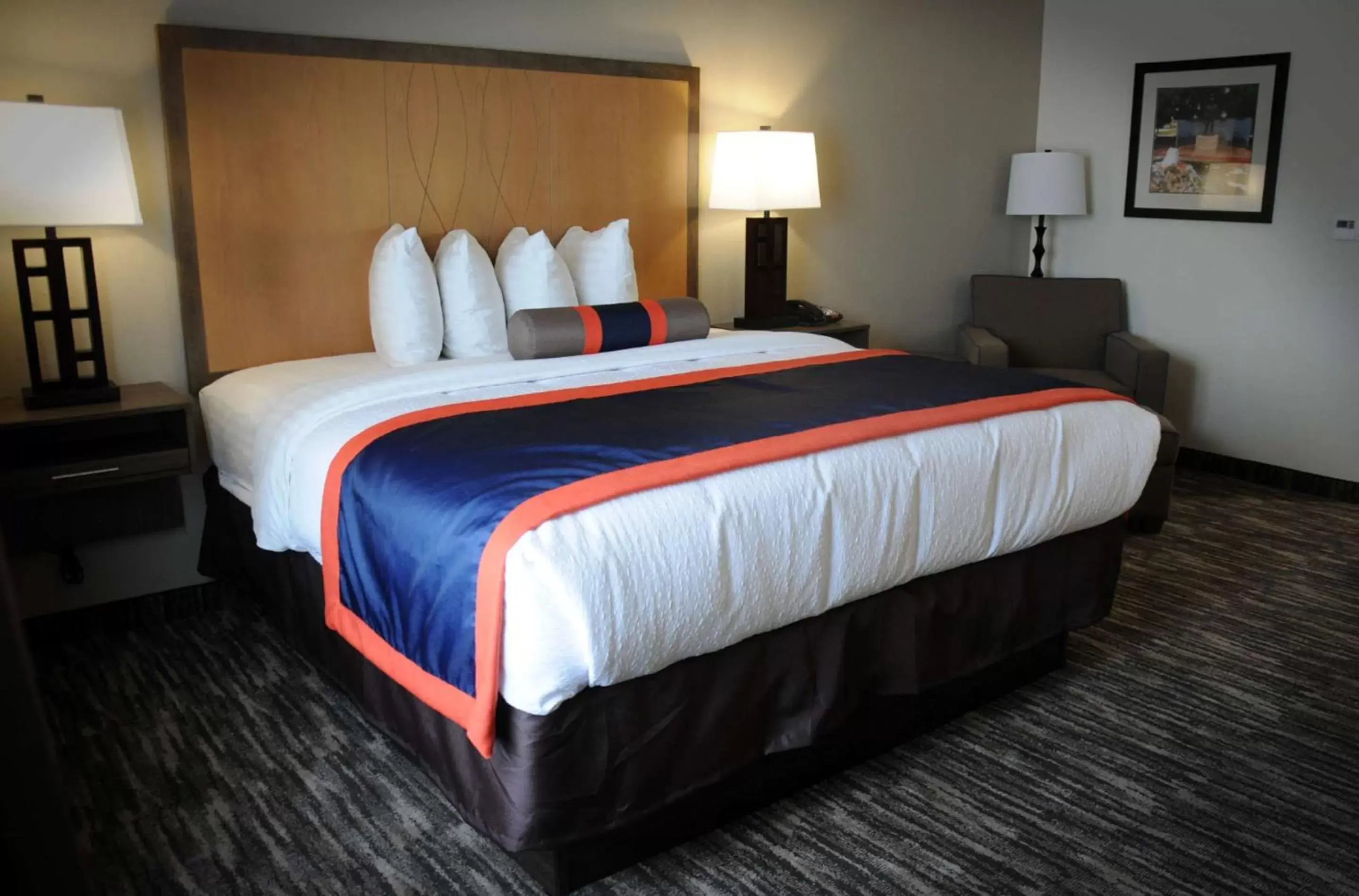 Photo of the whole room, Bed in Best Western Plus Ardmore Inn & Suites
