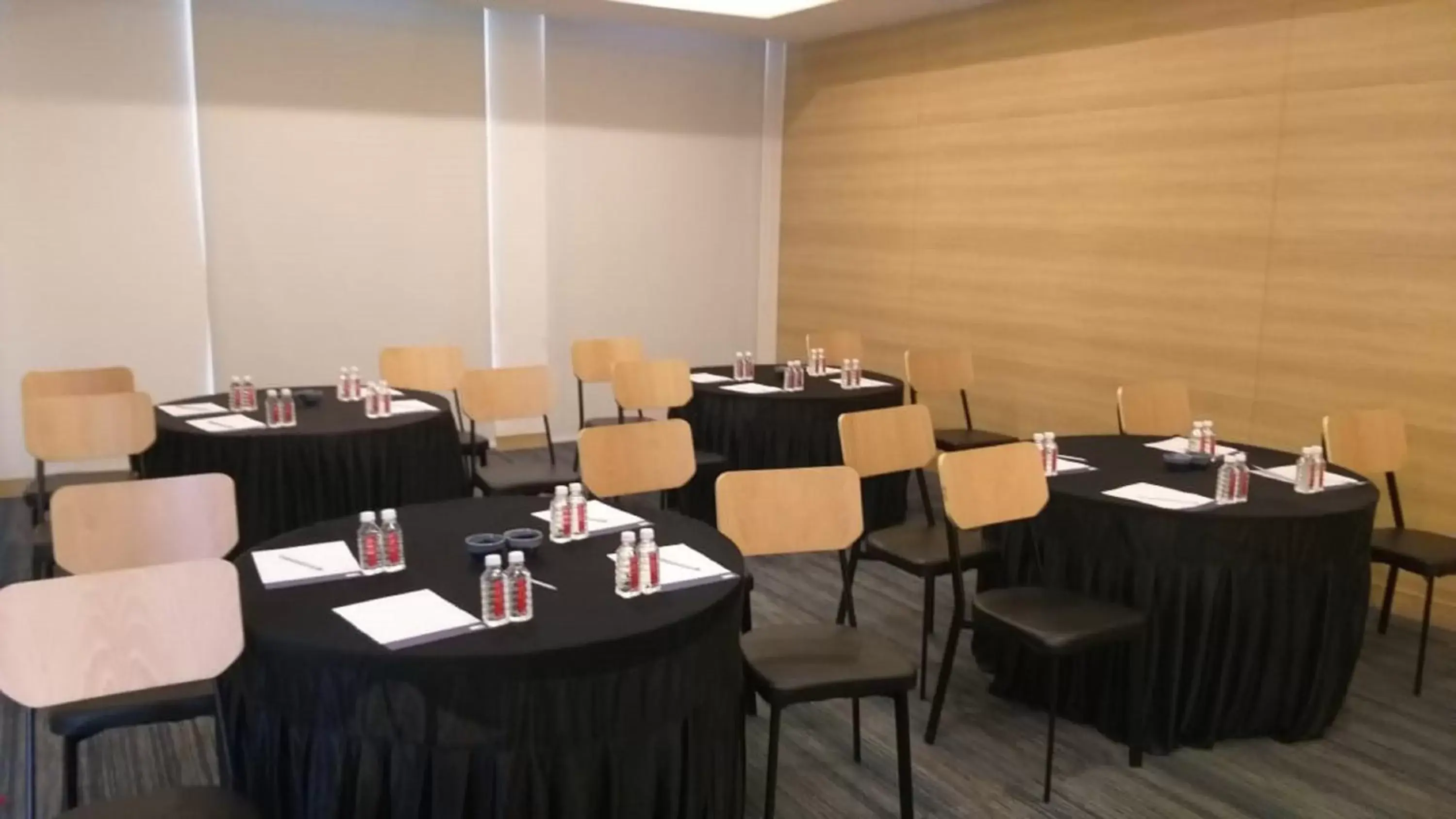 Meeting/conference room, Restaurant/Places to Eat in Holiday Inn Express Nashik Indira Nagar, an IHG Hotel