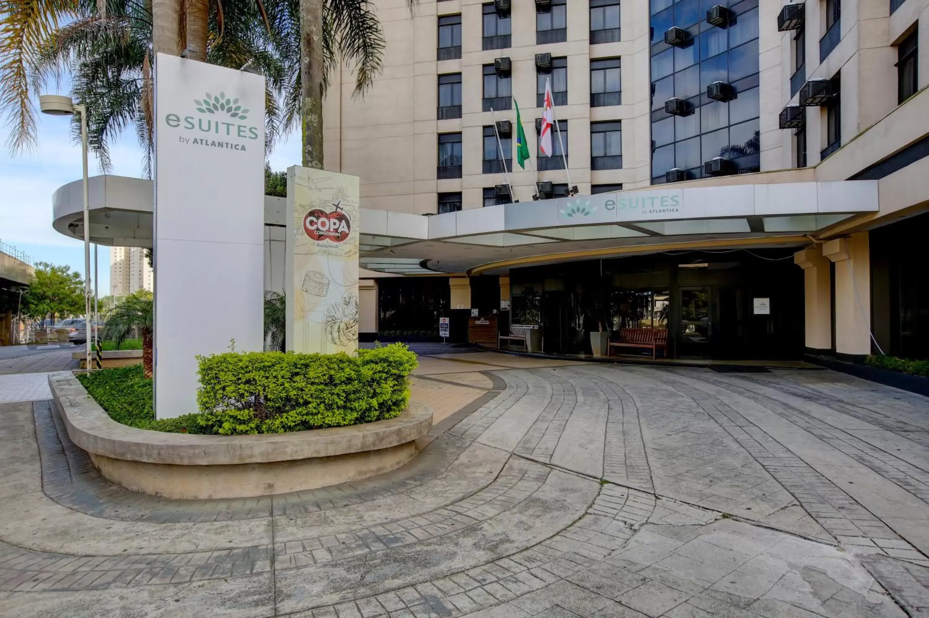 Facade/entrance, Property Building in eSuítes Congonhas by Atlantica