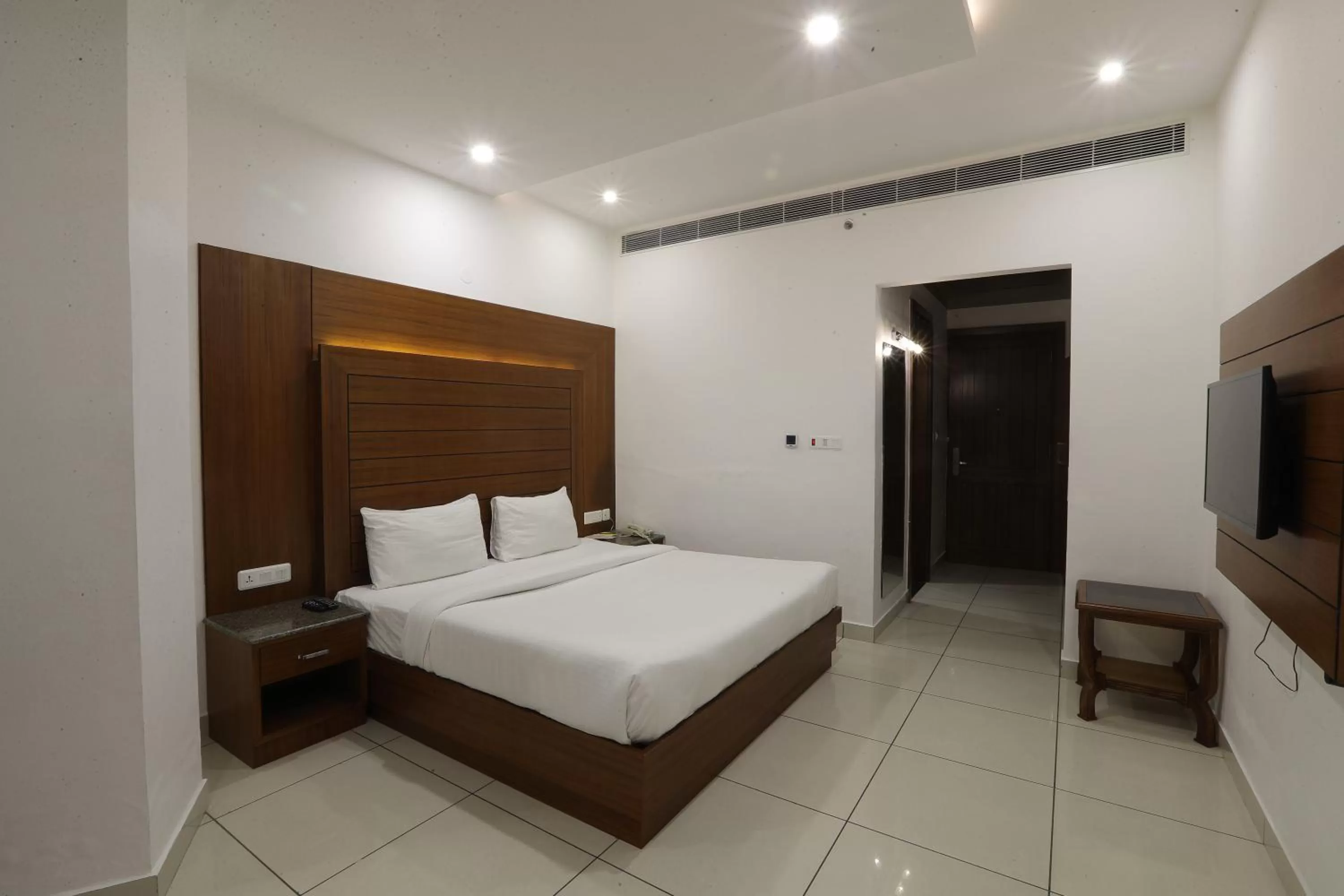 Photo of the whole room, Bed in Grand Hotel Nawanshahr