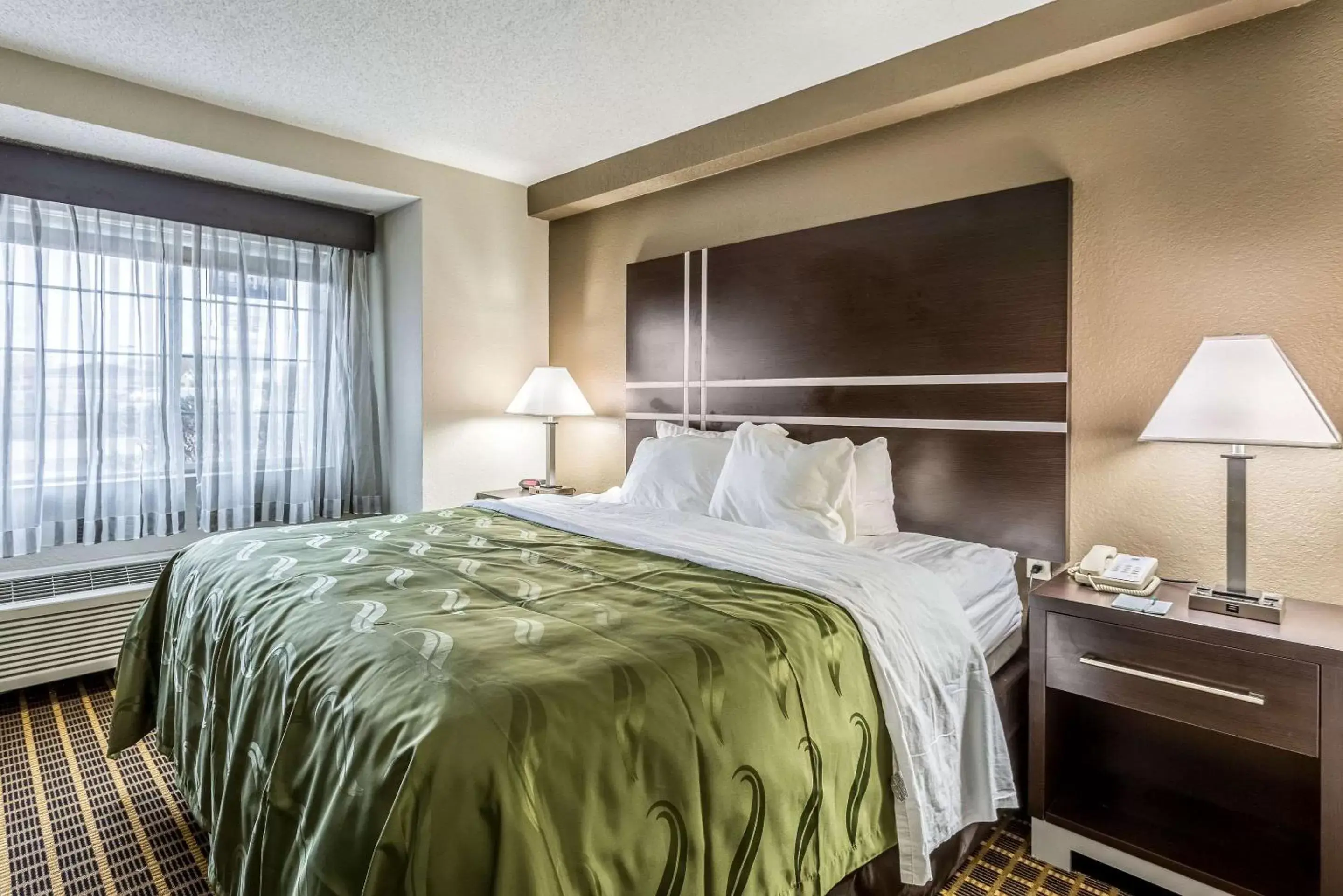 Photo of the whole room, Bed in Quality Inn & Suites El Paso I-10