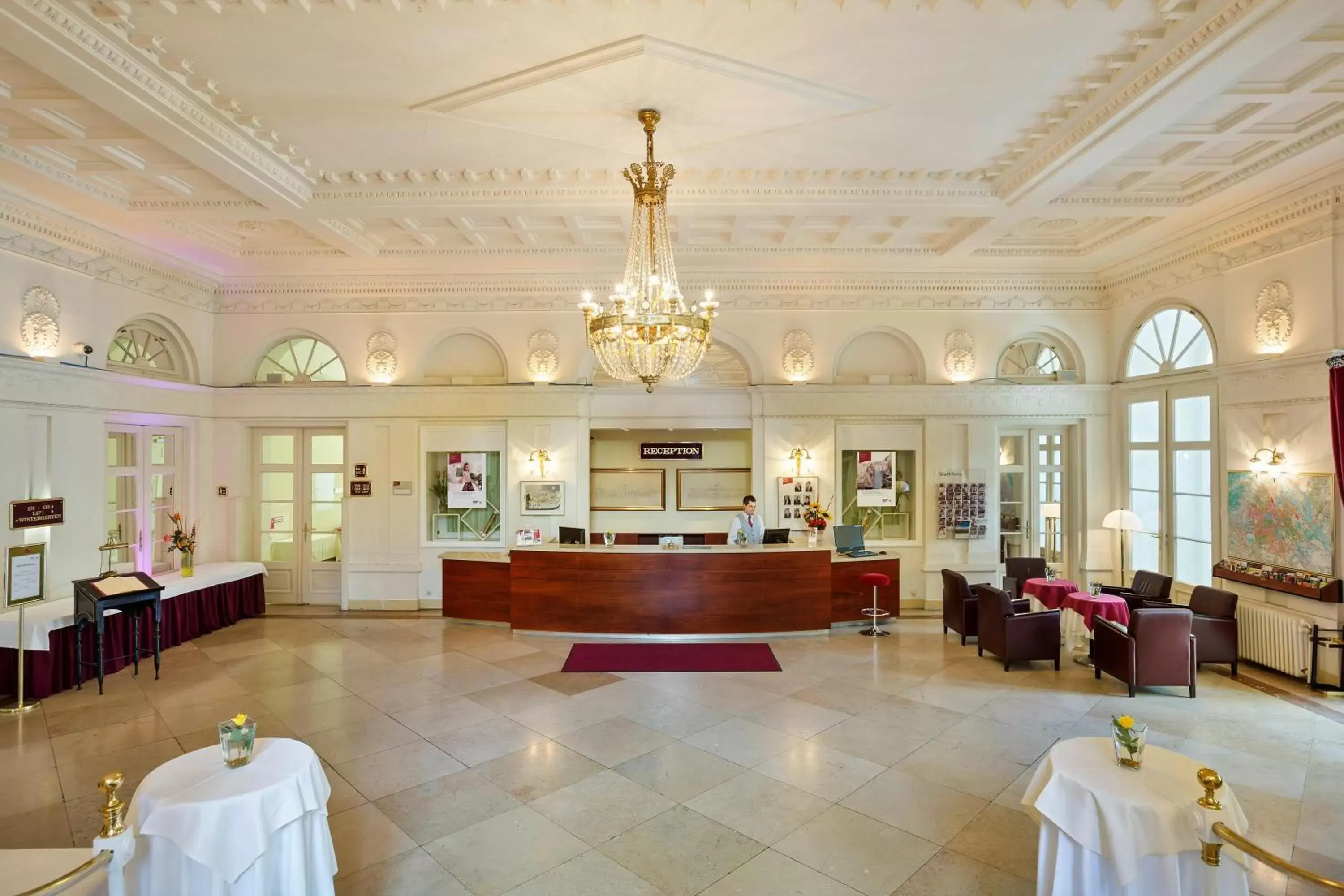 Lobby or reception in Austria Trend Hotel Schloss Wilhelminenberg Wien