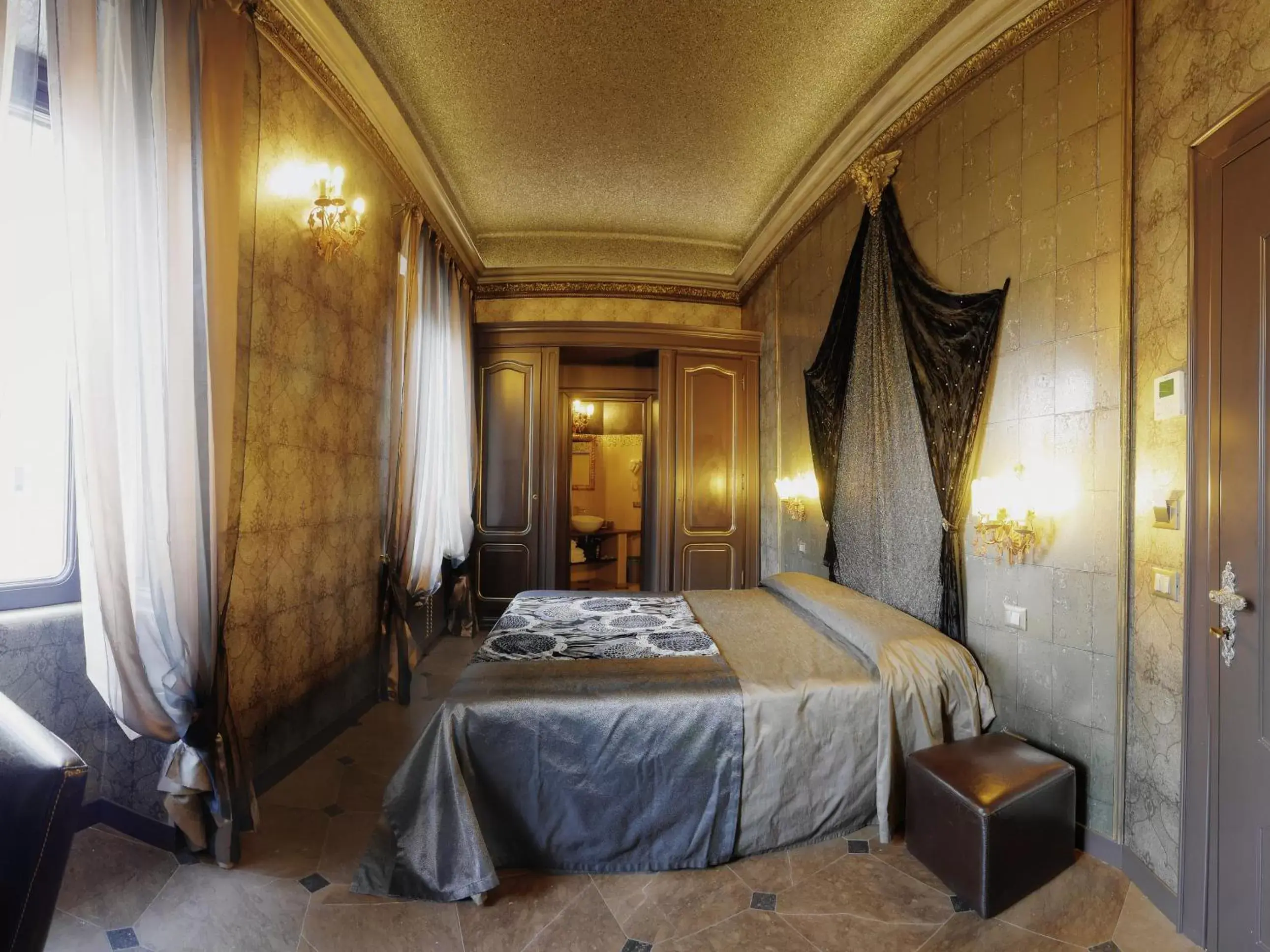 Photo of the whole room, Bed in Antica Dimora Delle Cinque Lune
