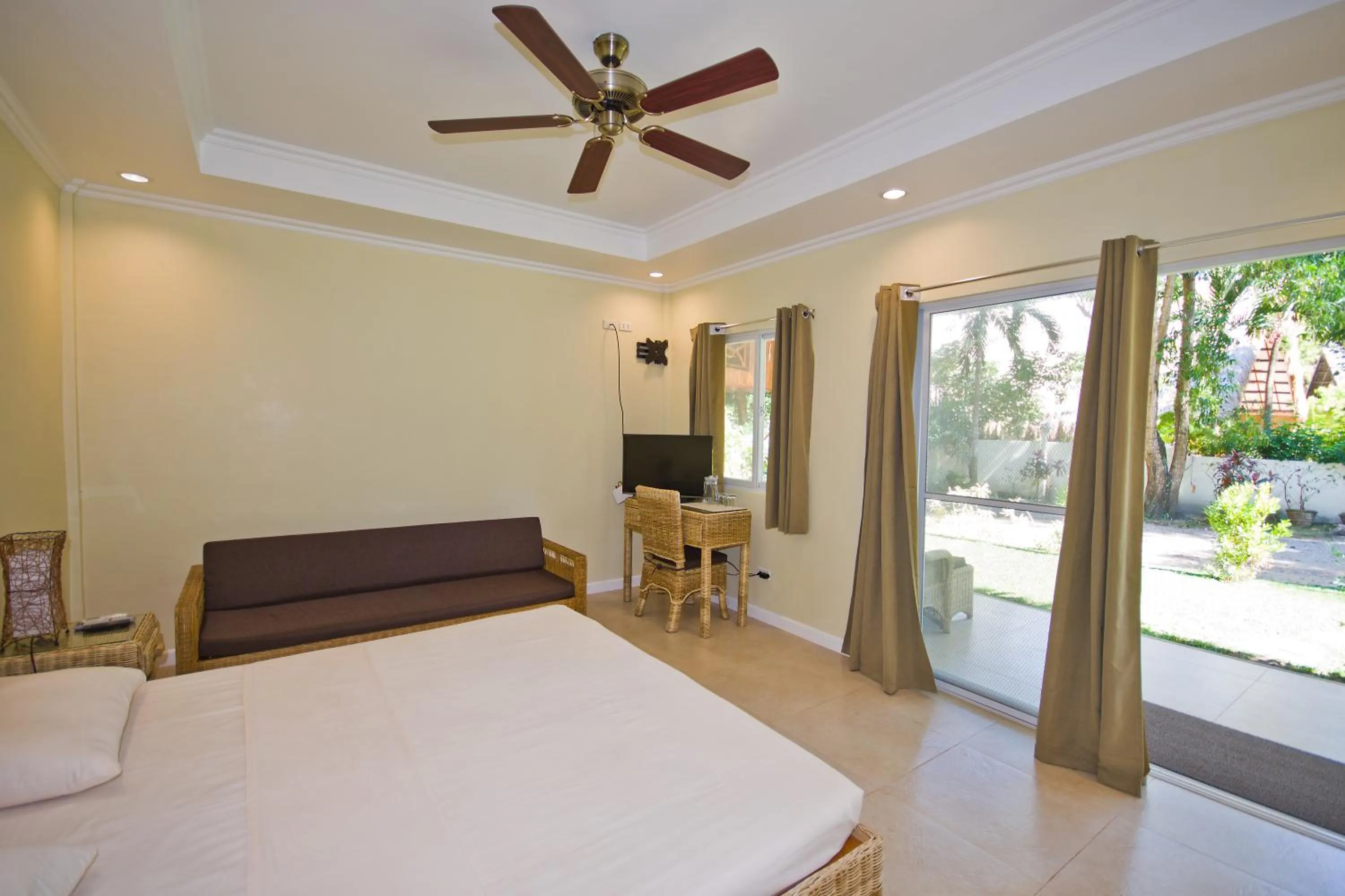 Photo of the whole room, Bed in Mike's Dauin Dive Resort