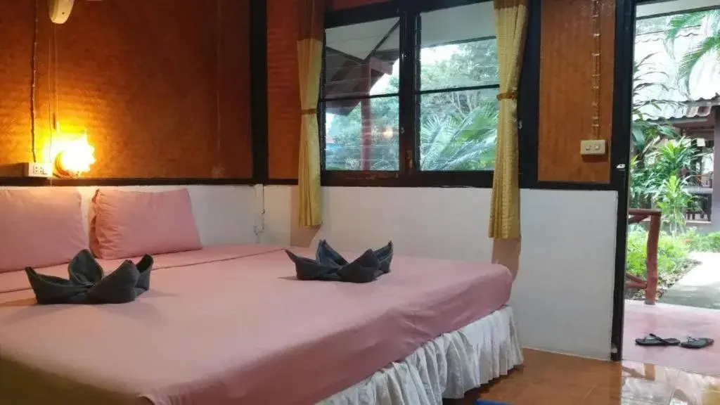 Bed in Lanta Long Beach Hostels