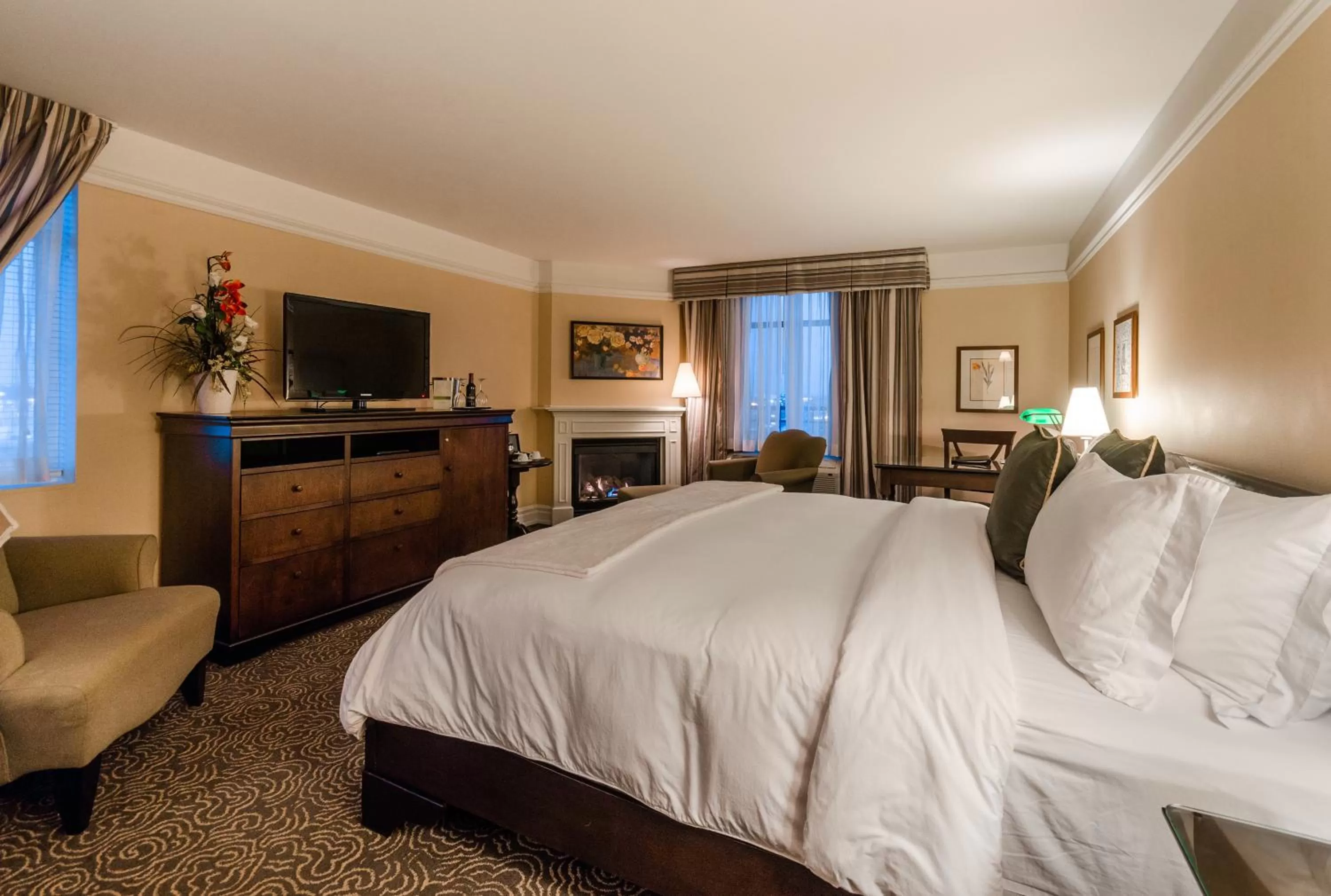 Photo of the whole room, Bed in Le St-Martin Hotel & Suites