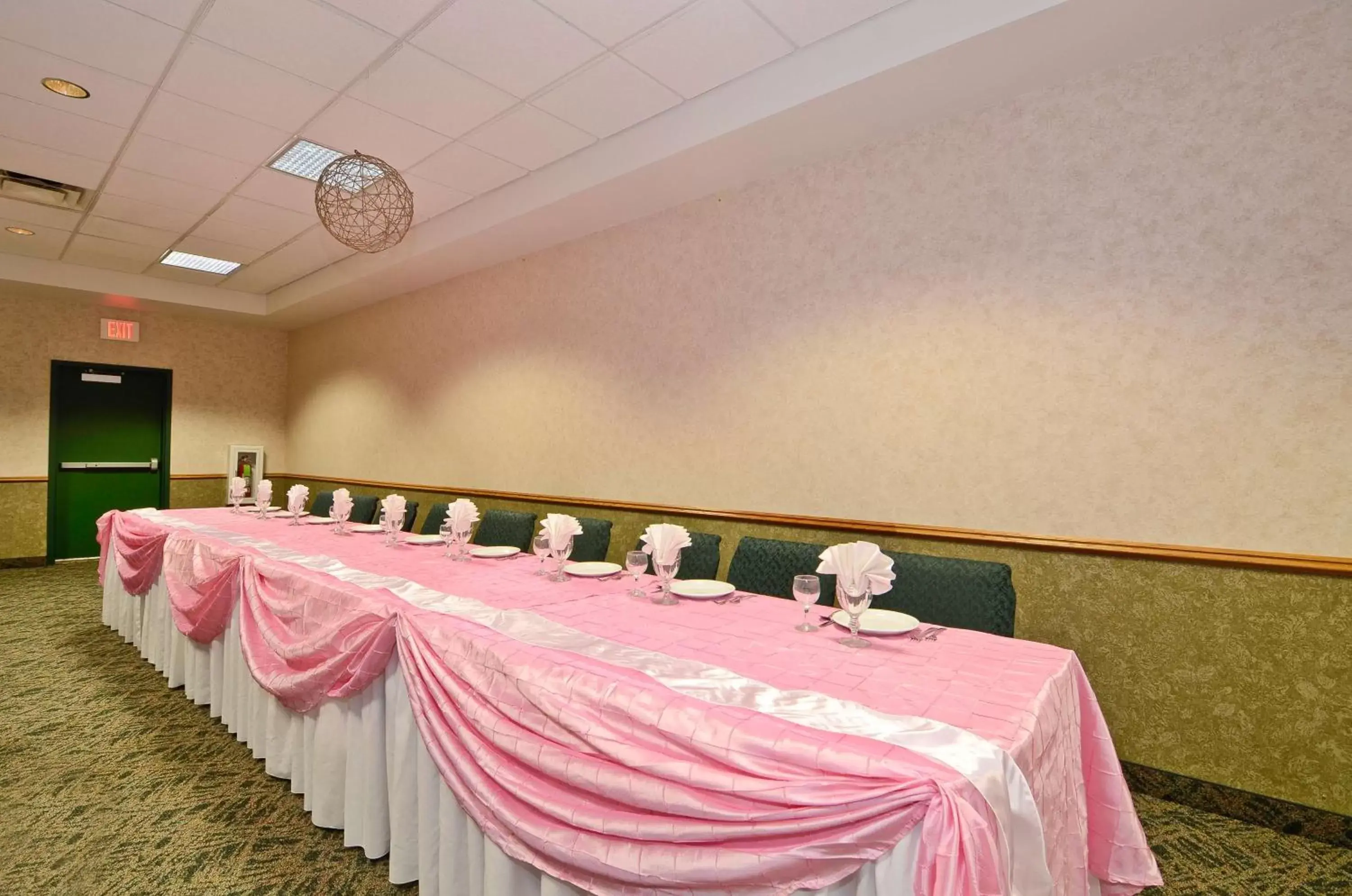 Restaurant/places to eat, Banquet Facilities in Best Western Wittenberg Inn