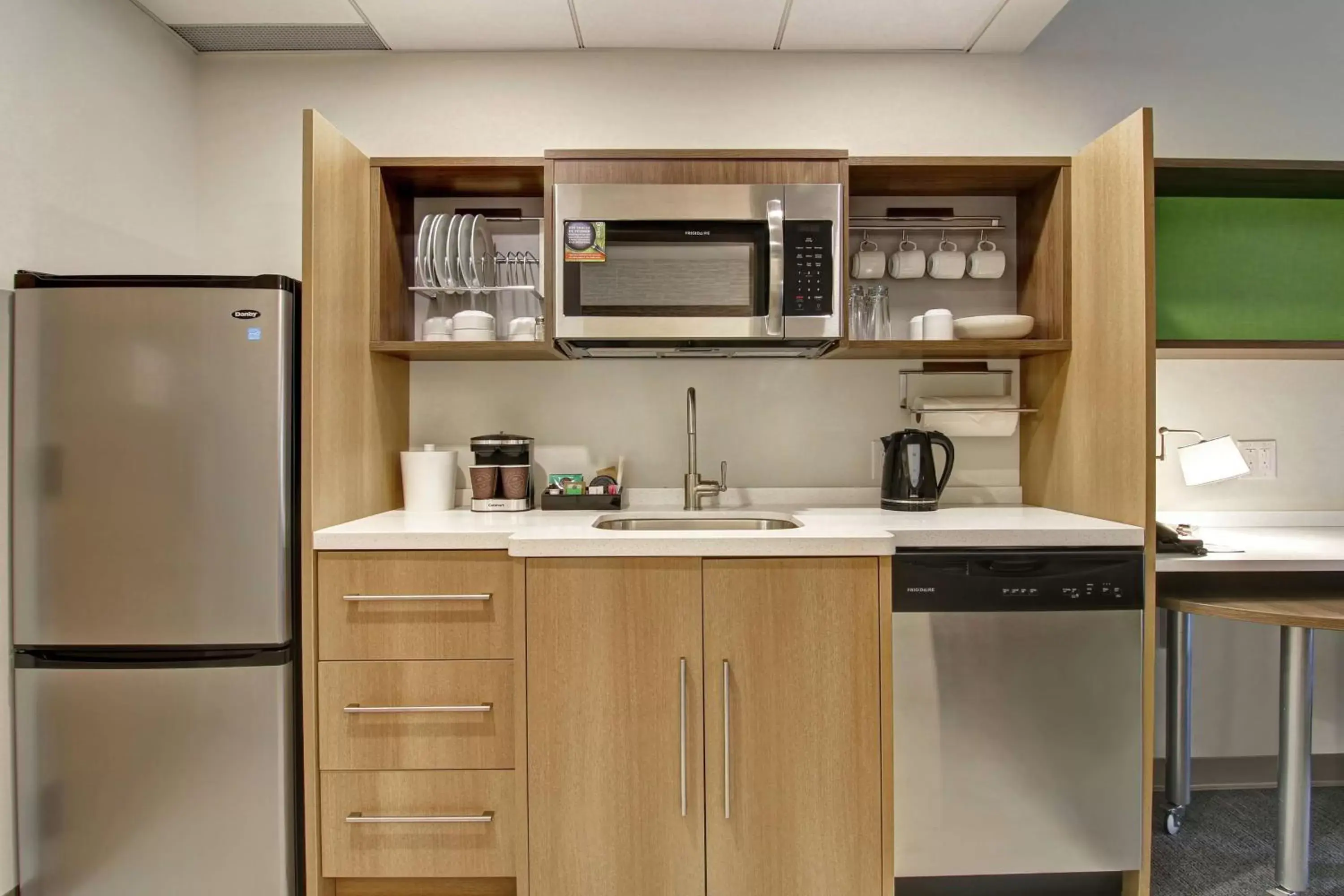 Kitchen or kitchenette, Kitchen/Kitchenette in Home2 Suites By Hilton Montreal Dorval