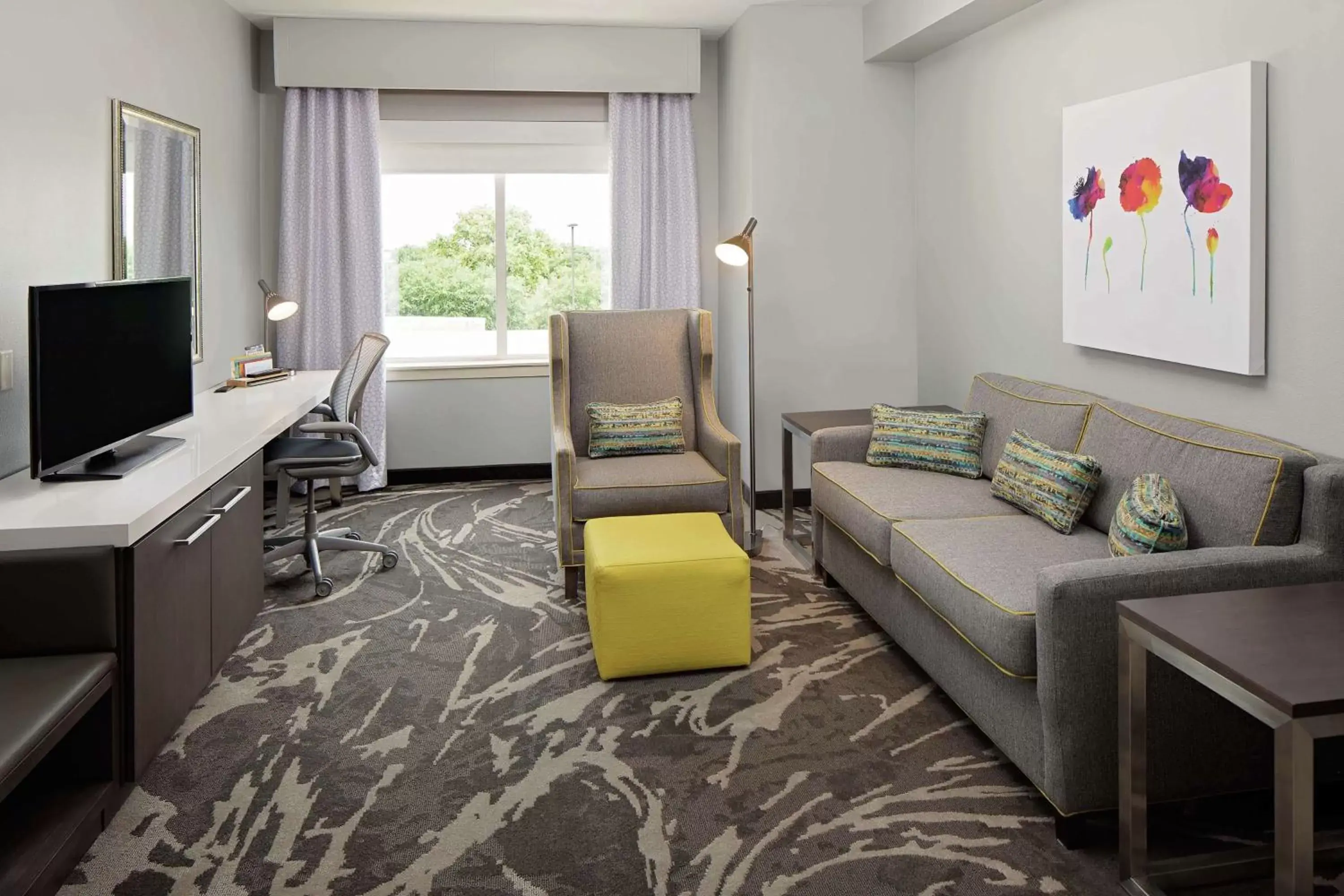 Bed, Seating Area in Hilton Garden Inn DFW Airport South