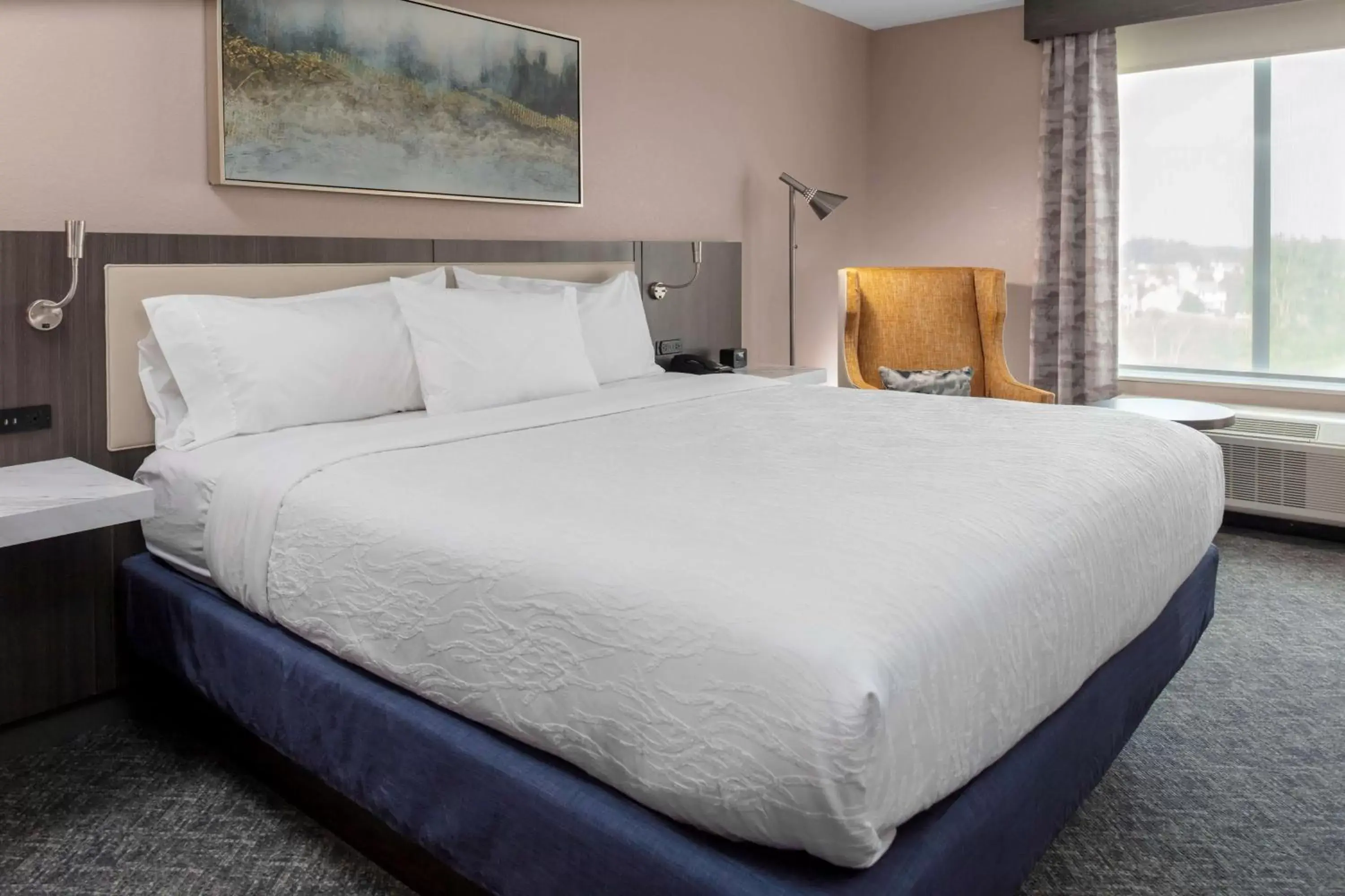 Bed in Hilton Garden Inn By Hilton Fort Wayne North