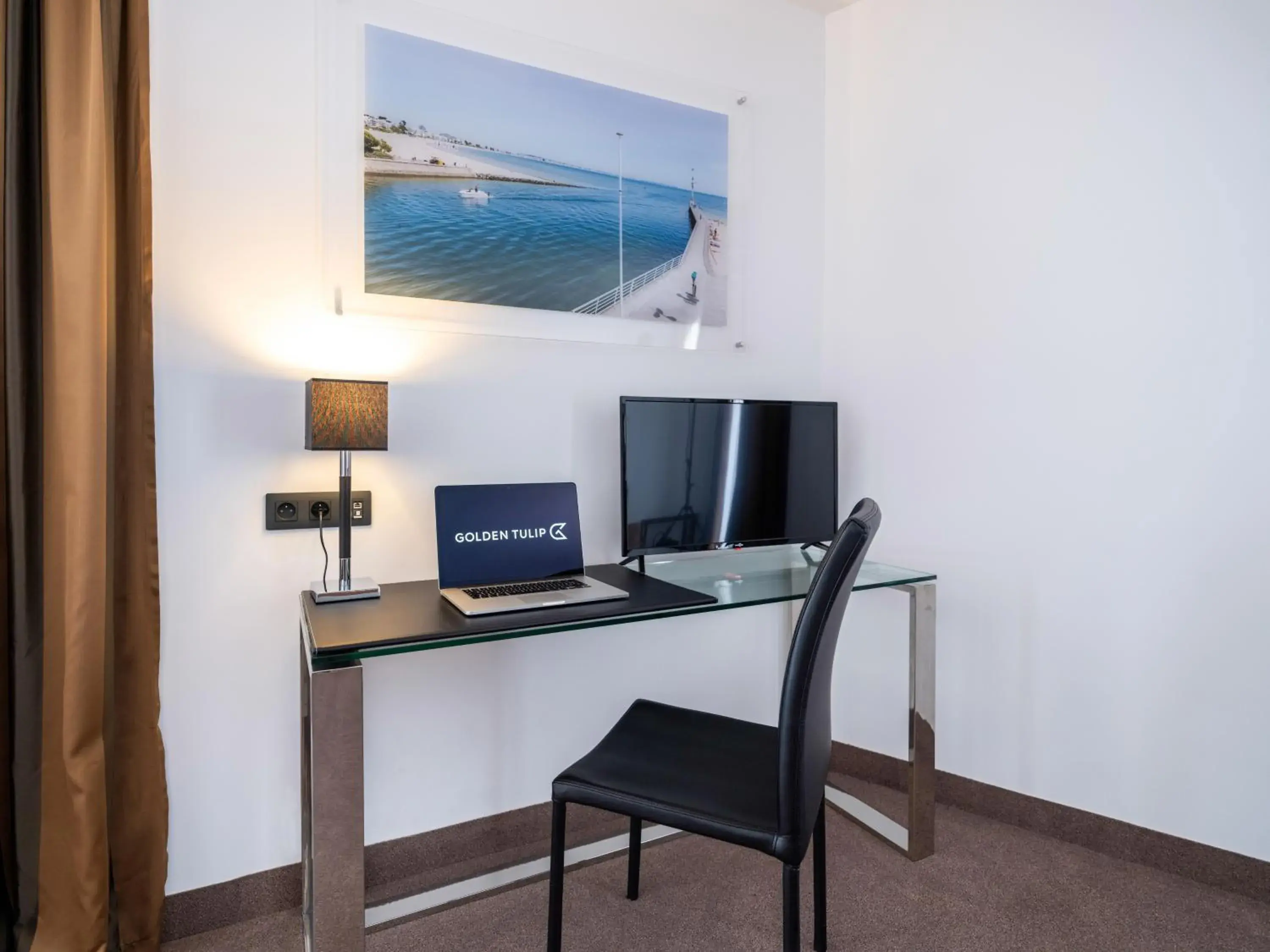 Seating area, TV/Entertainment Center in Golden Tulip La Baule