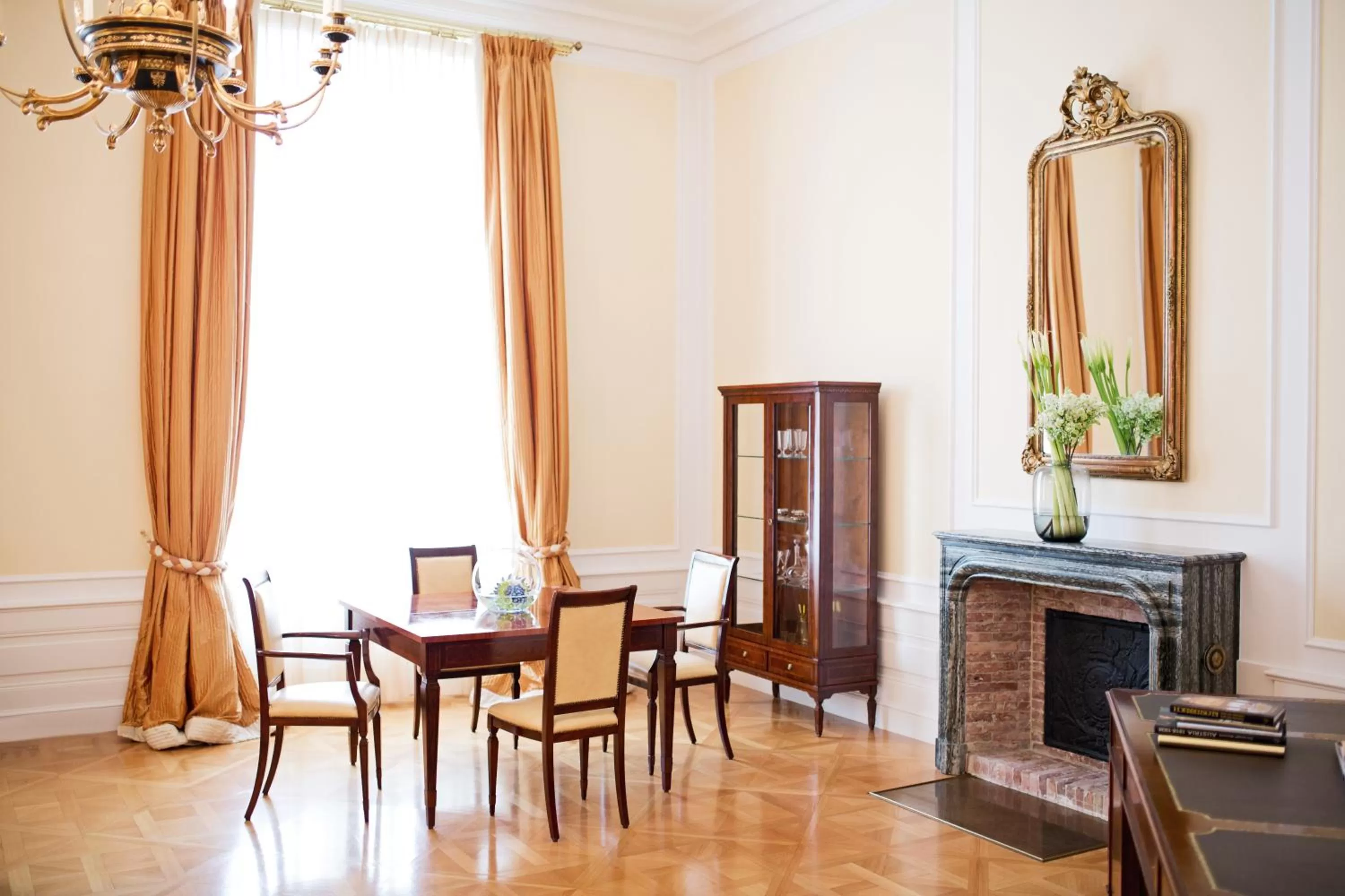 Living room in Palais Coburg Hotel