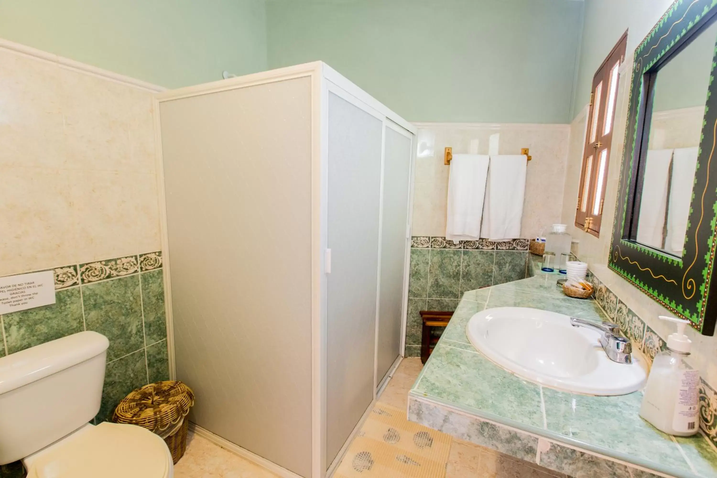 Shower, Bathroom in Casa Quetzal Hotel