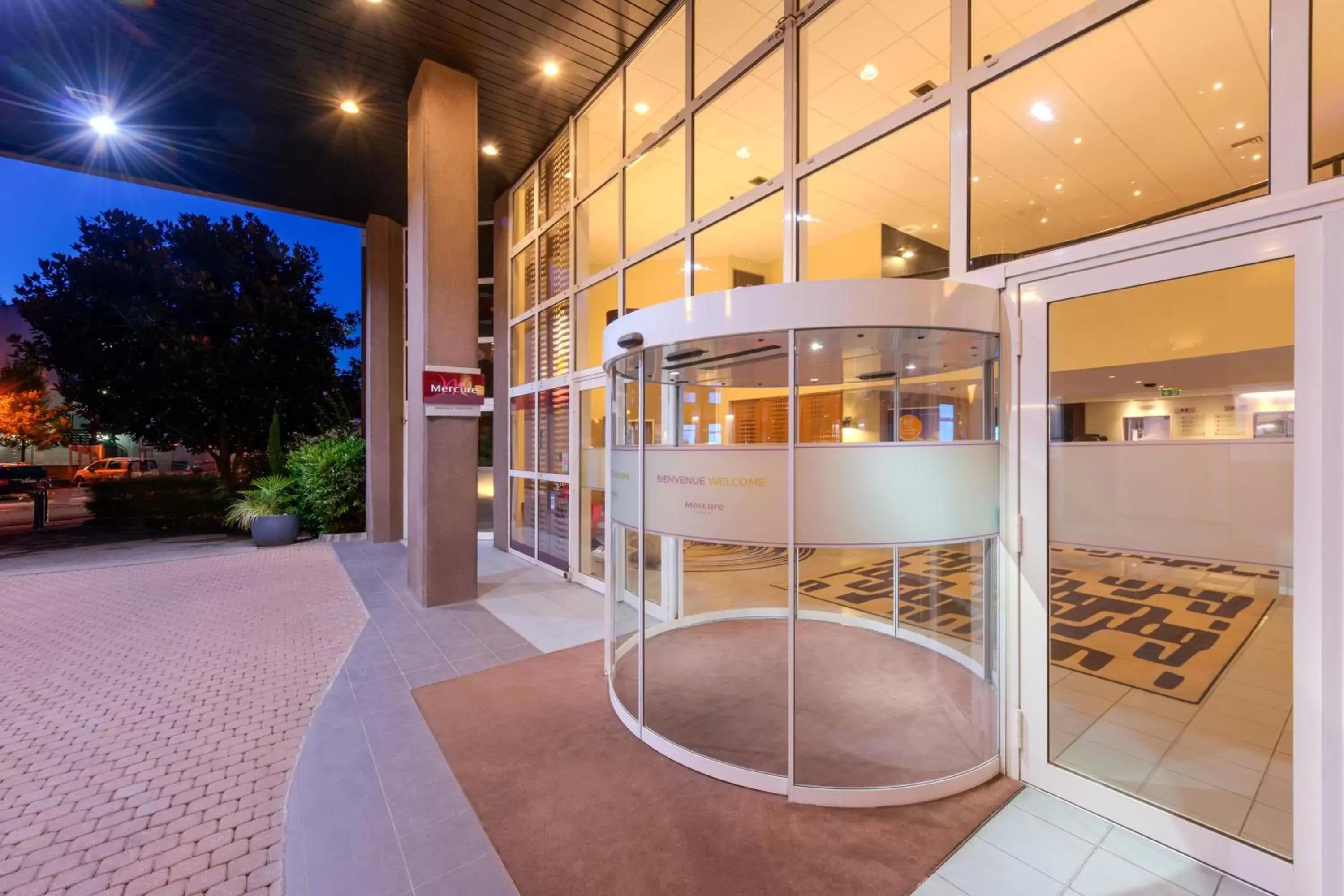 Facade/entrance in Hotel Mercure Grenoble Centre Président