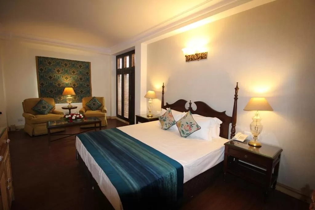 Photo of the whole room, Bed in The Oaktree House