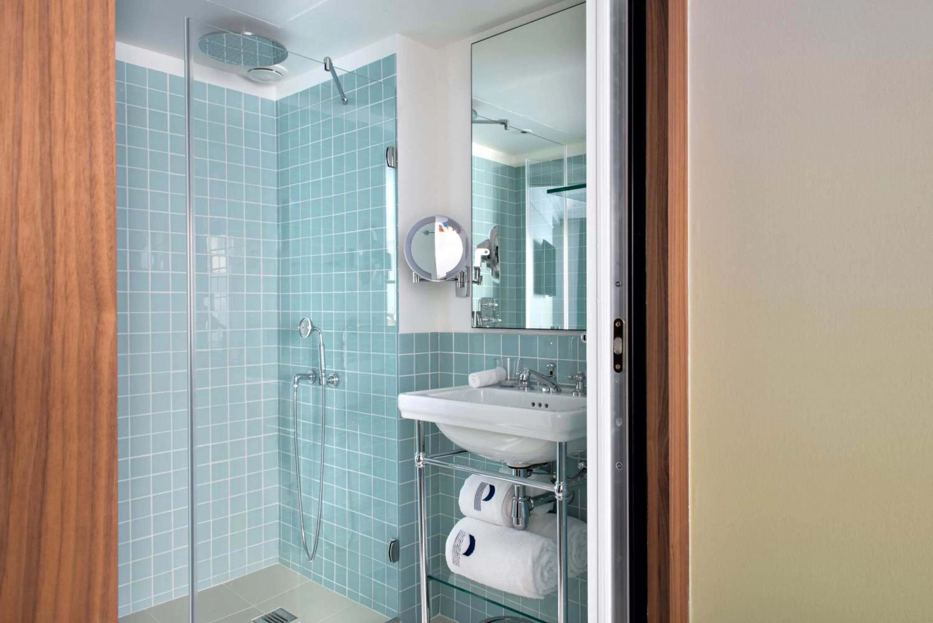 Shower in Hotel Parister Piscine & Spa