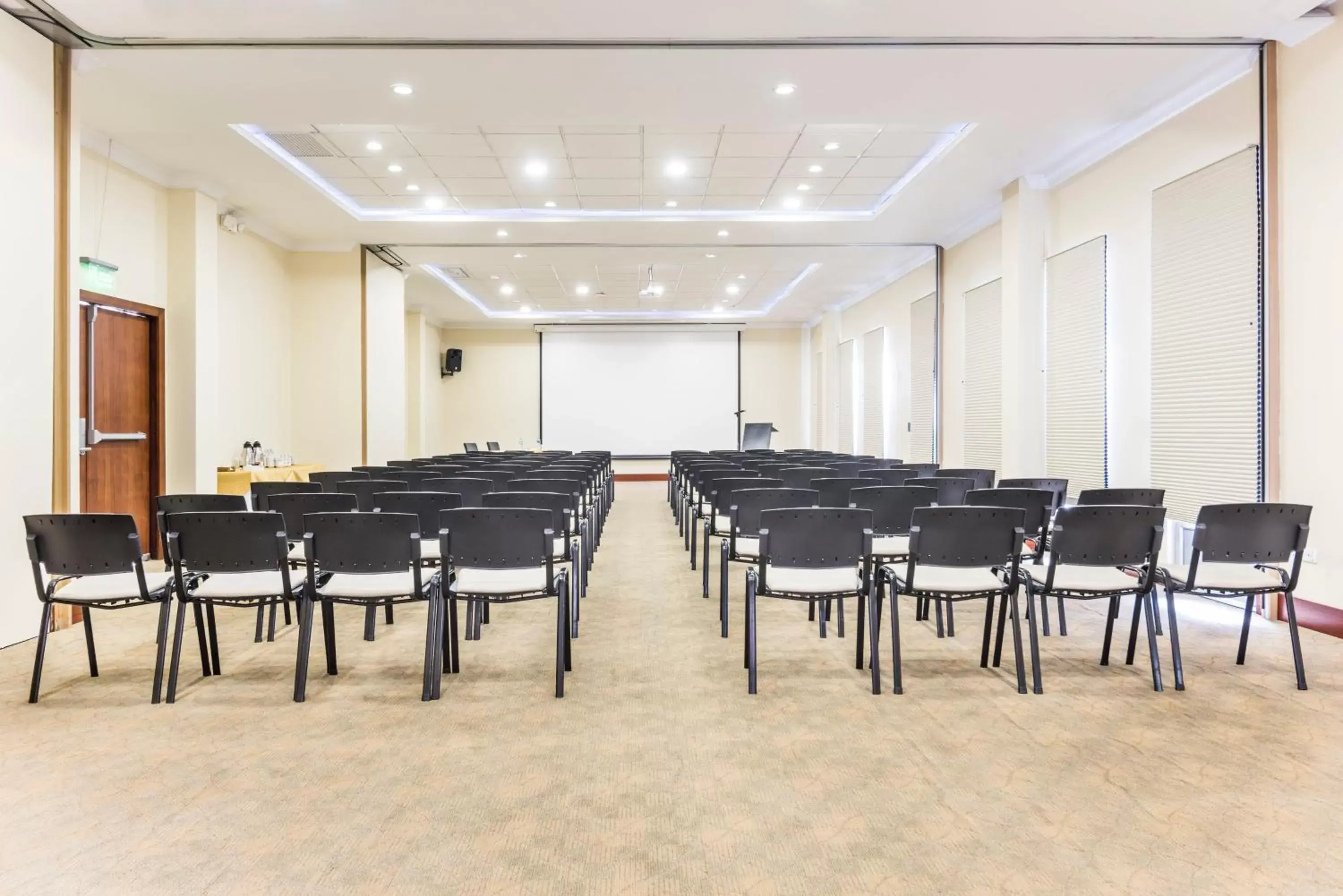 Meeting/conference room in Holiday Inn Express Quito, an IHG Hotel