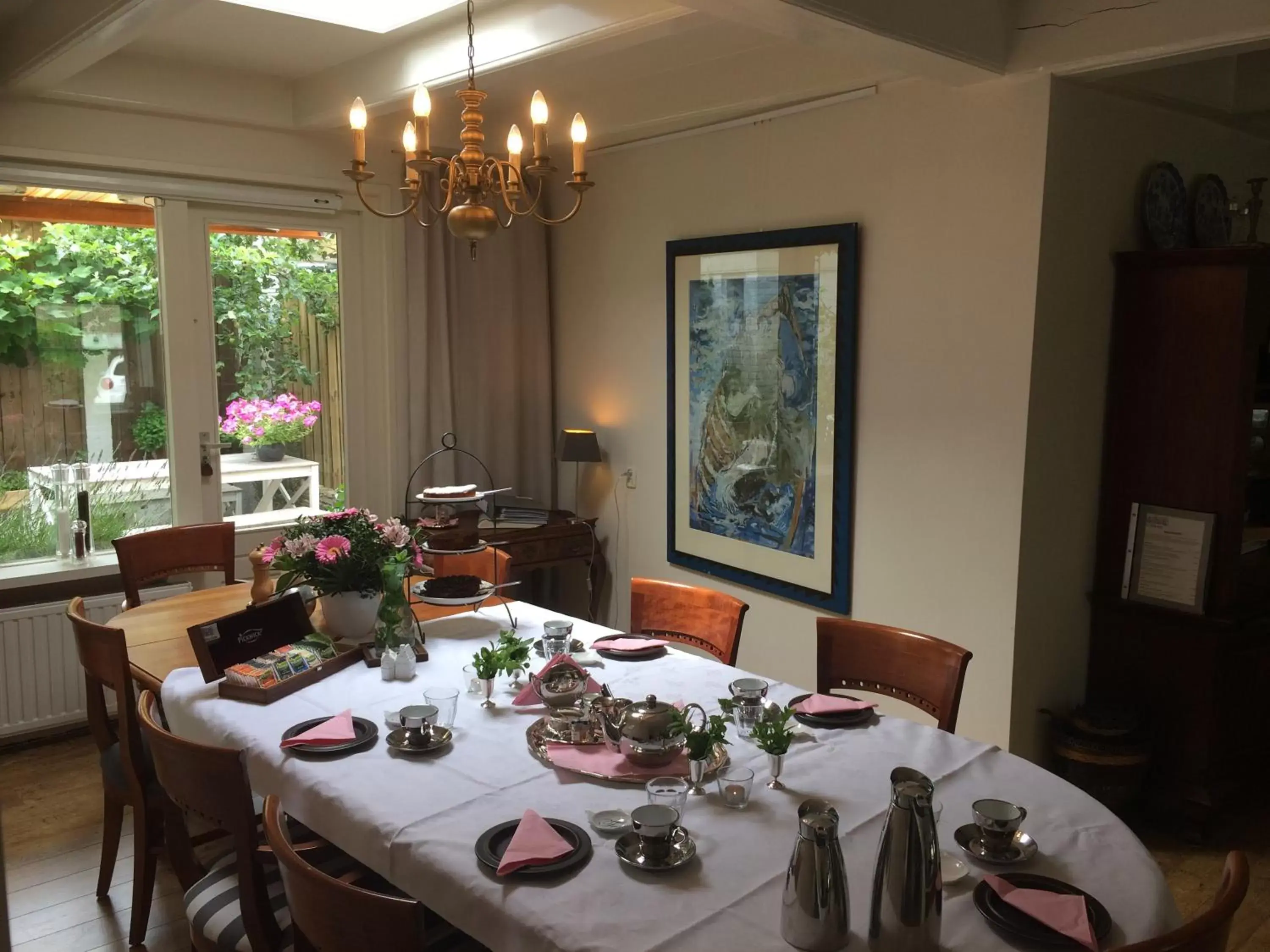 Restaurant/Places to Eat in De Thuiskamer in Grou als B&B of Vakantiehuis