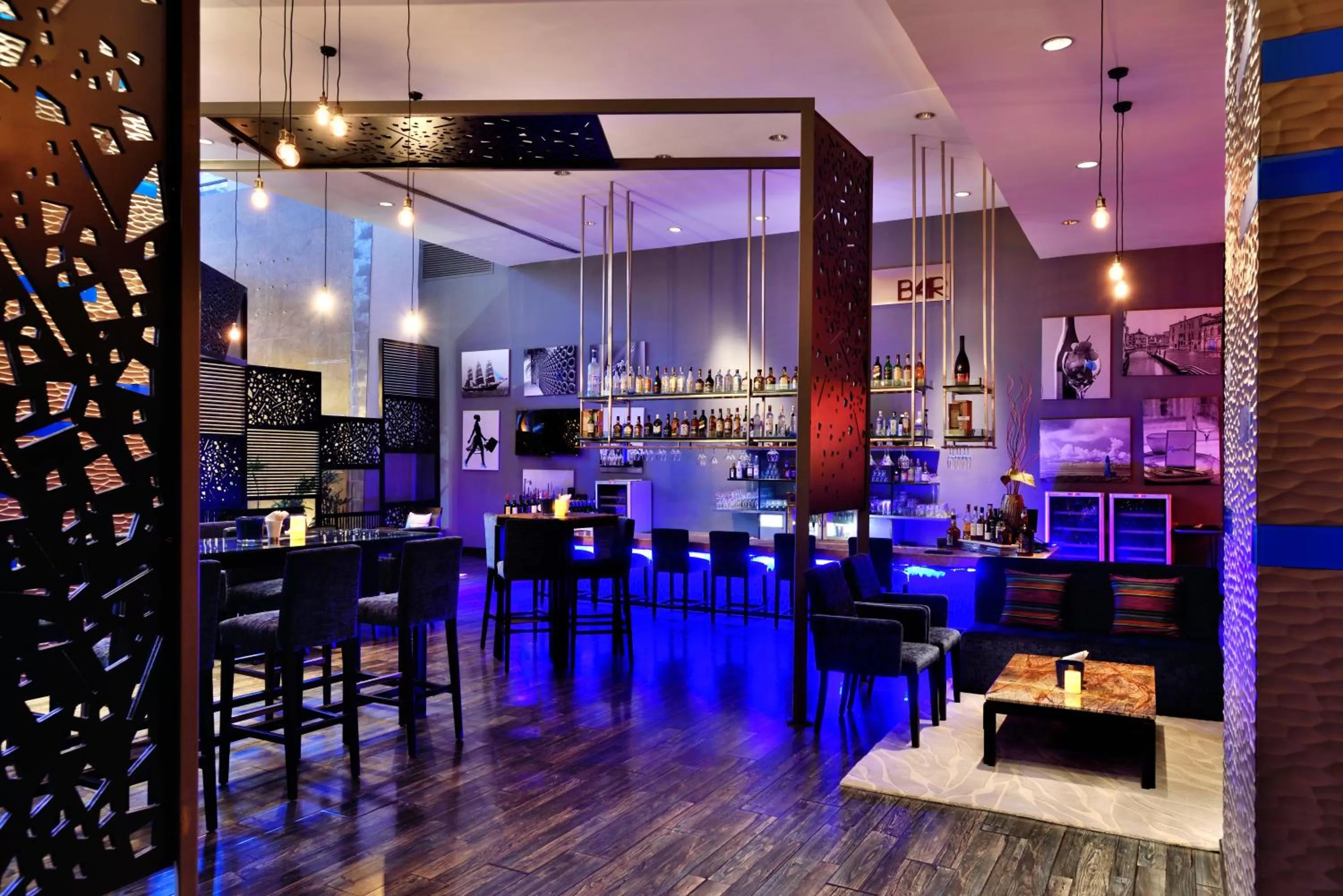 Lounge or bar in Radisson Blu Plaza Hotel Hyderabad Banjara Hills