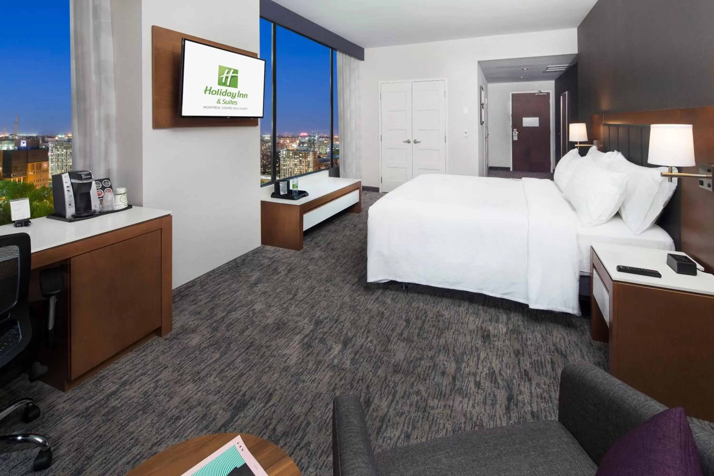 Photo of the whole room in Holiday Inn Hotel & Suites - Montreal Centre-ville Ouest, an IHG Hotel