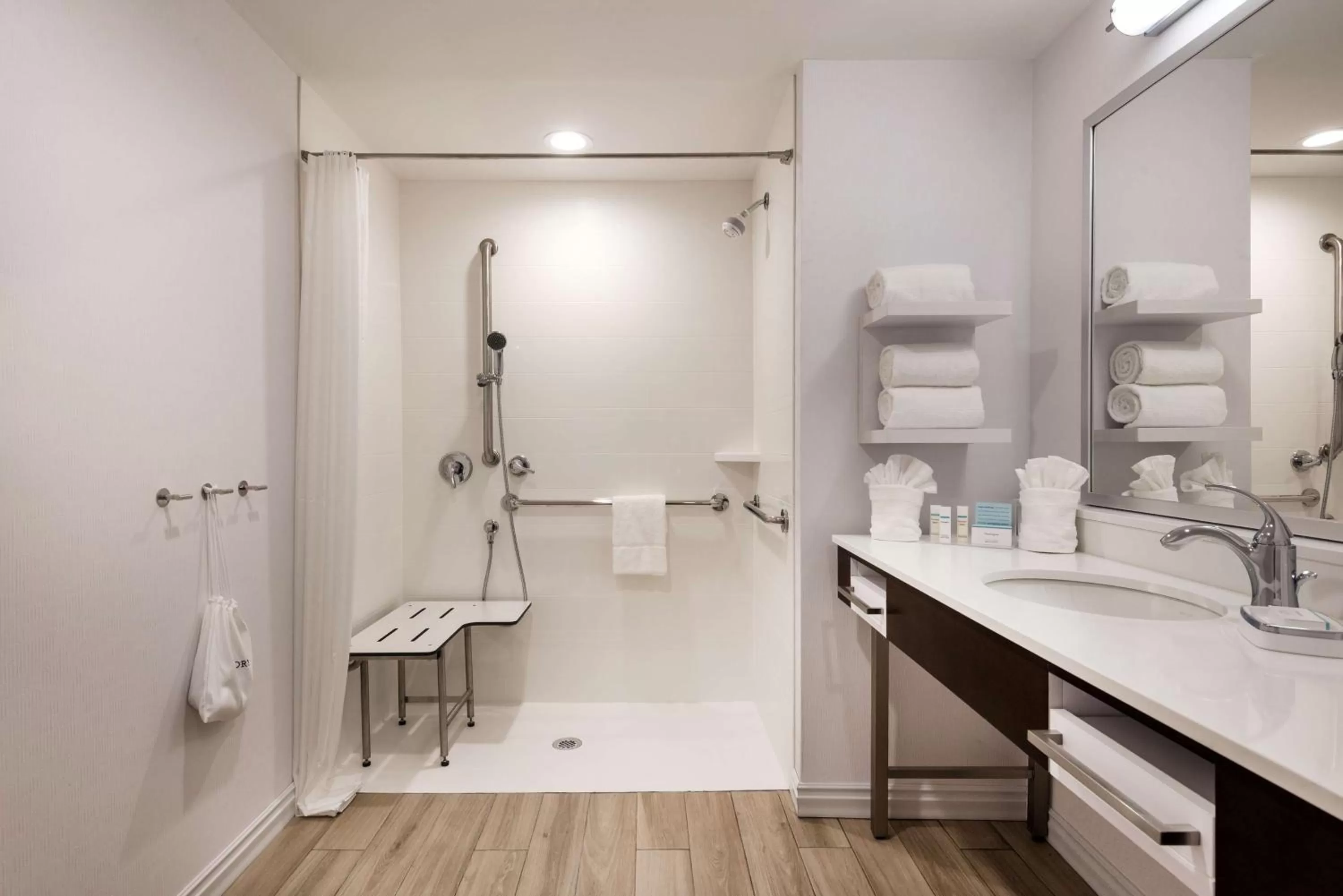 Bathroom in Hampton Inn & Suites West Melbourne-Palm Bay Road